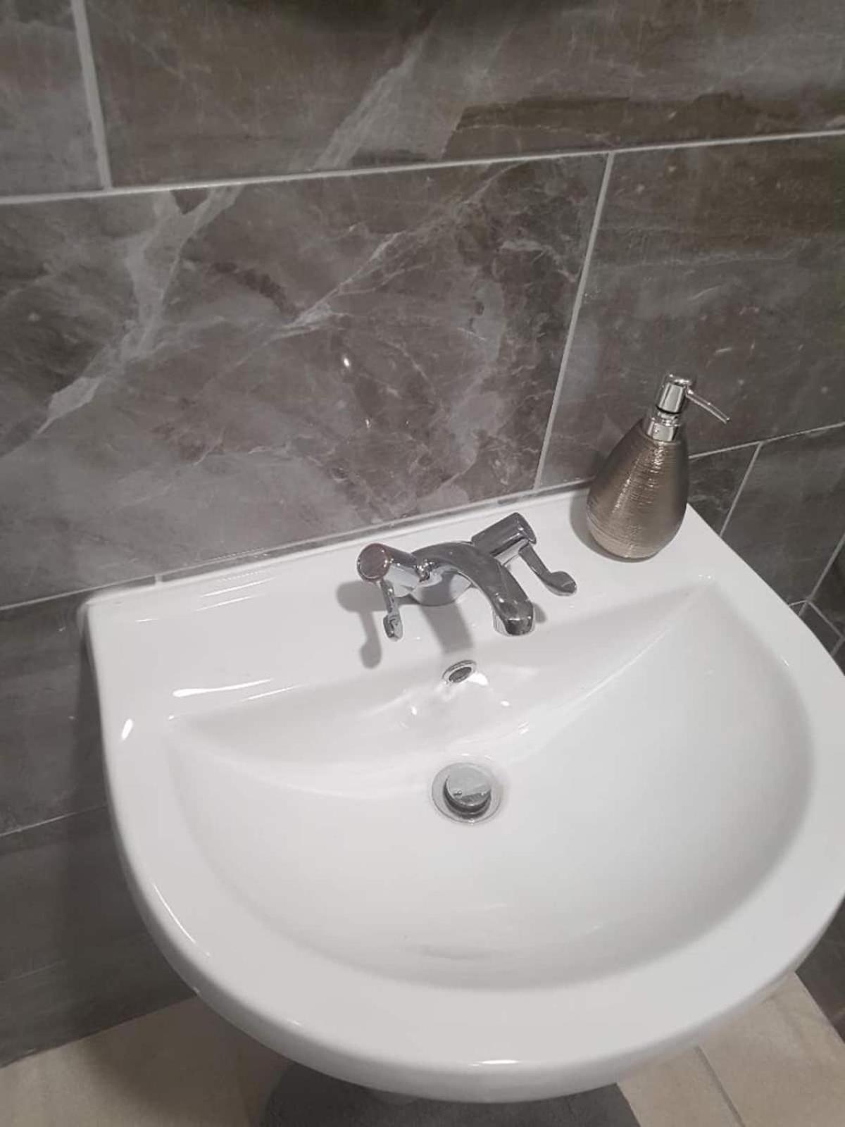 Double Room with Private Bathroom photo 3