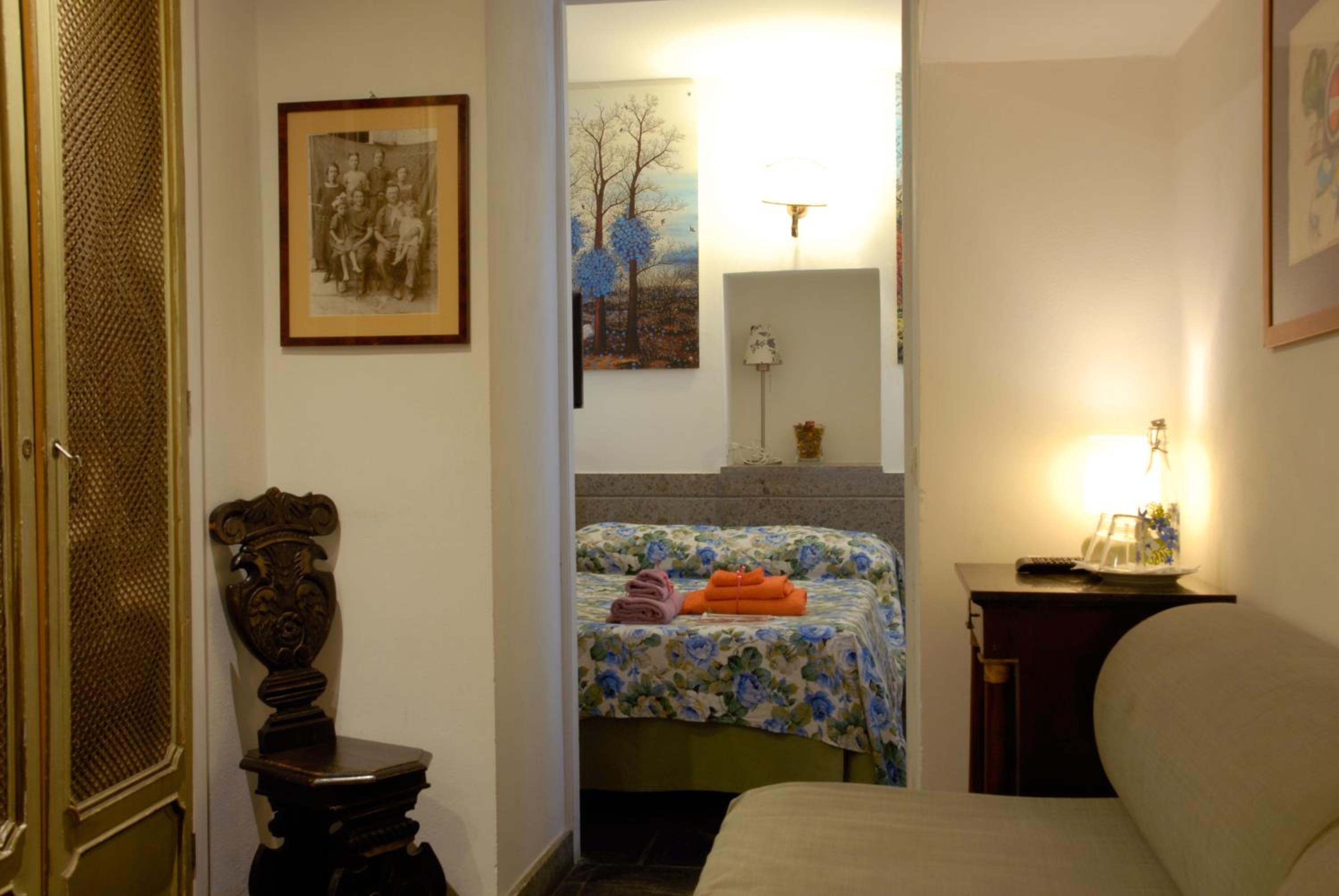 Double Room with Private External Bathroom photo 2