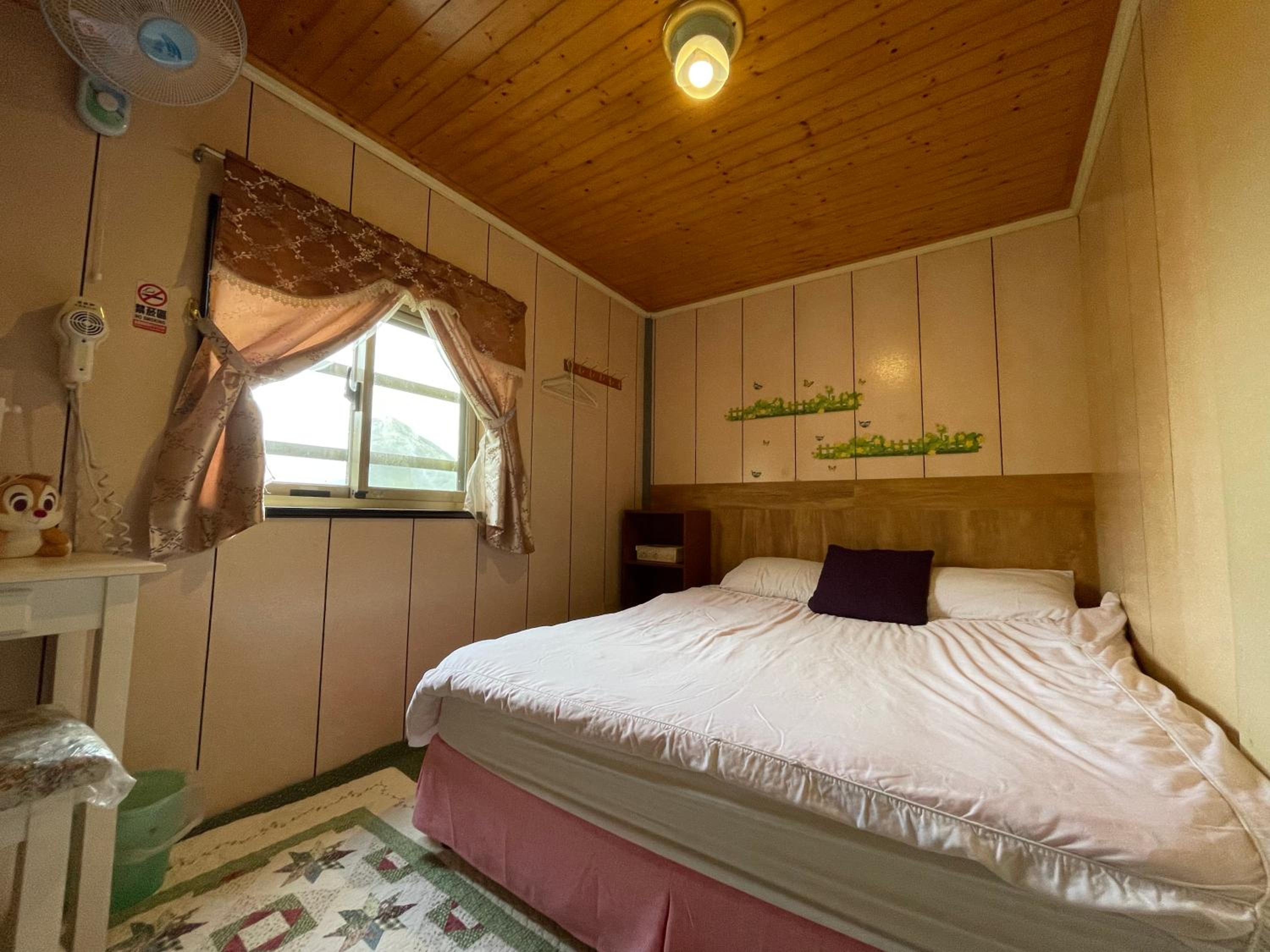 Double Room with View with Shared Bathroom photo 3