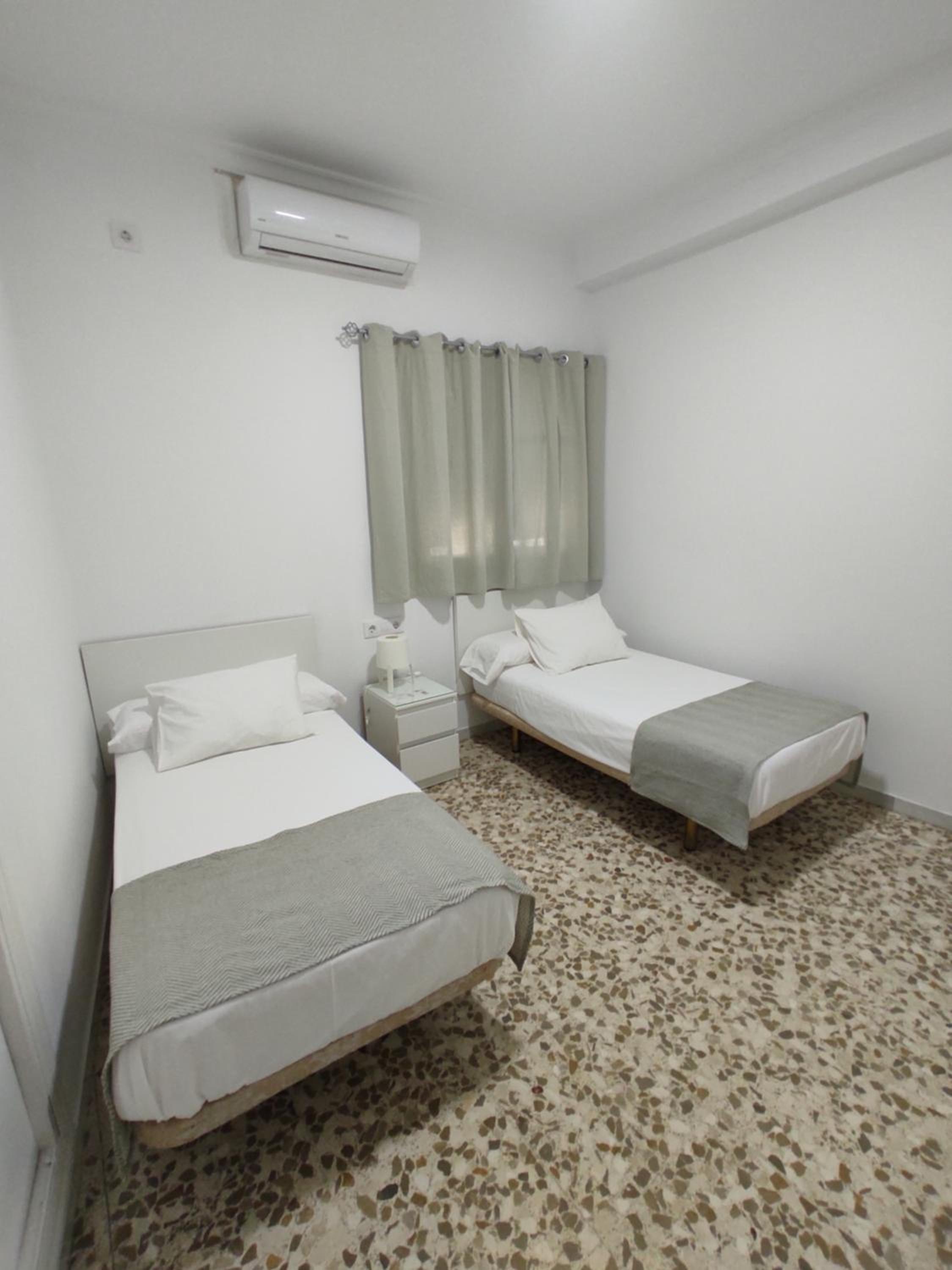 Twin Room - Photo 3