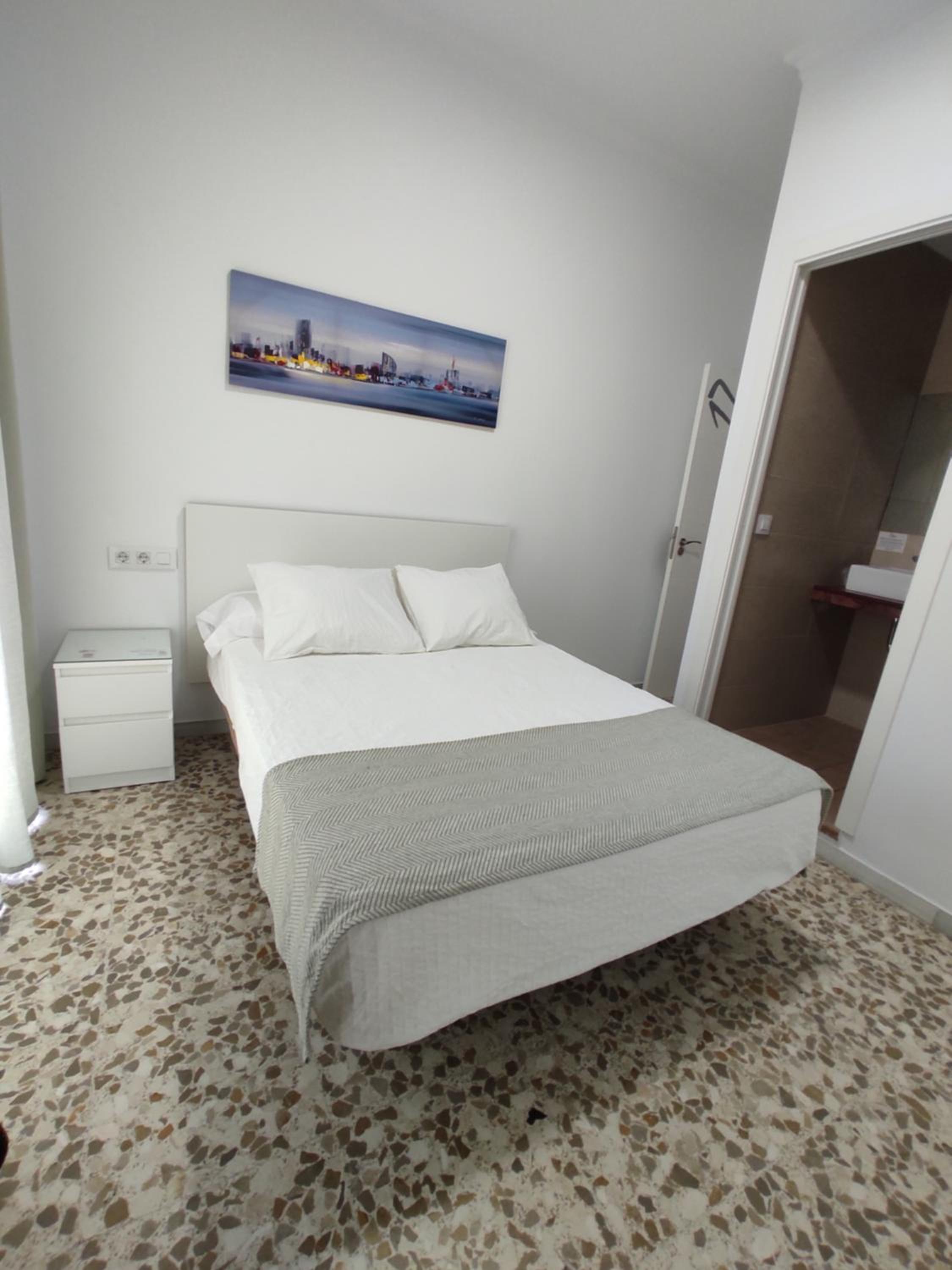 Double Room with Balcony - Photo 8