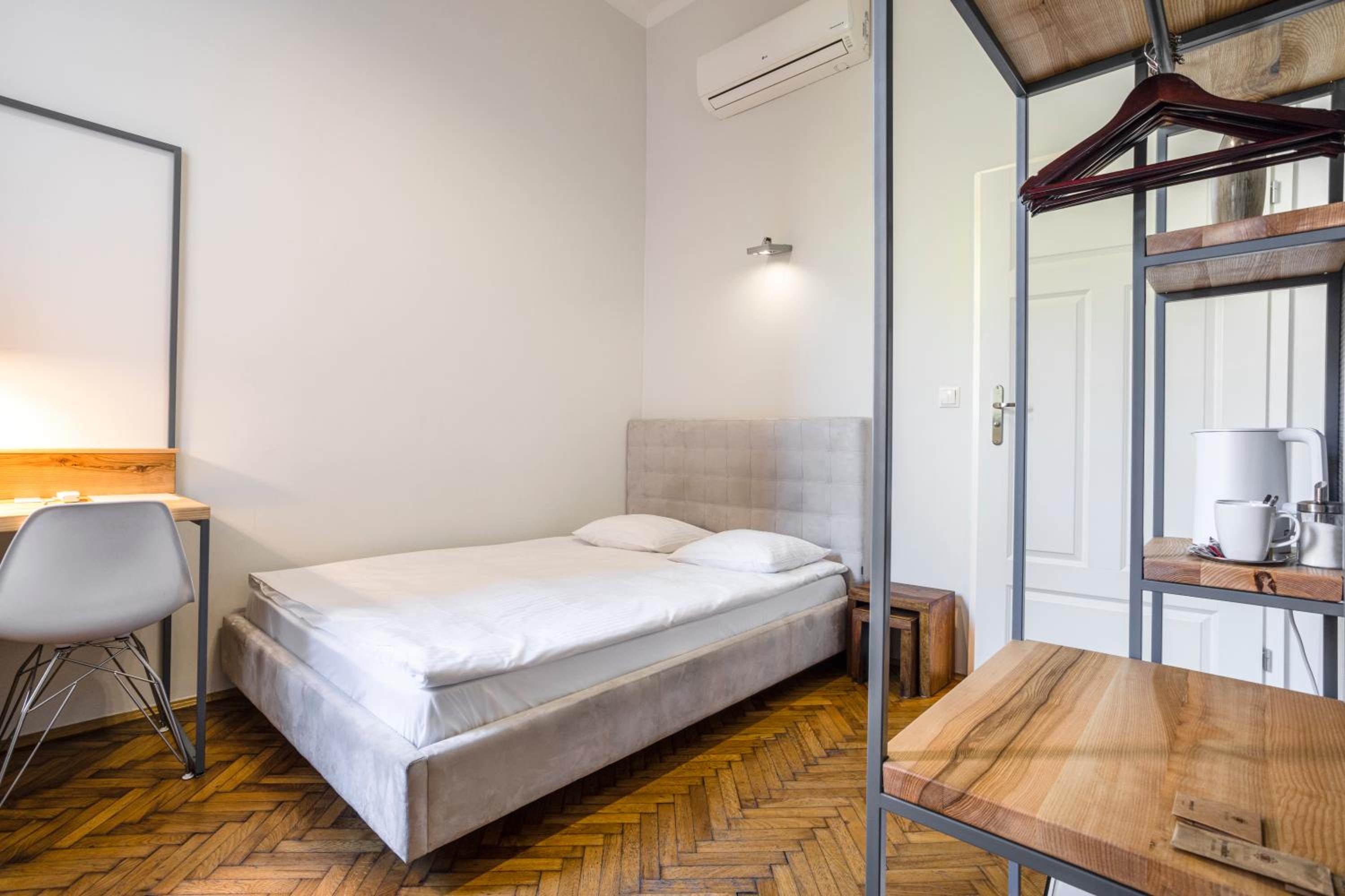 Standard Double Room - Photo 4