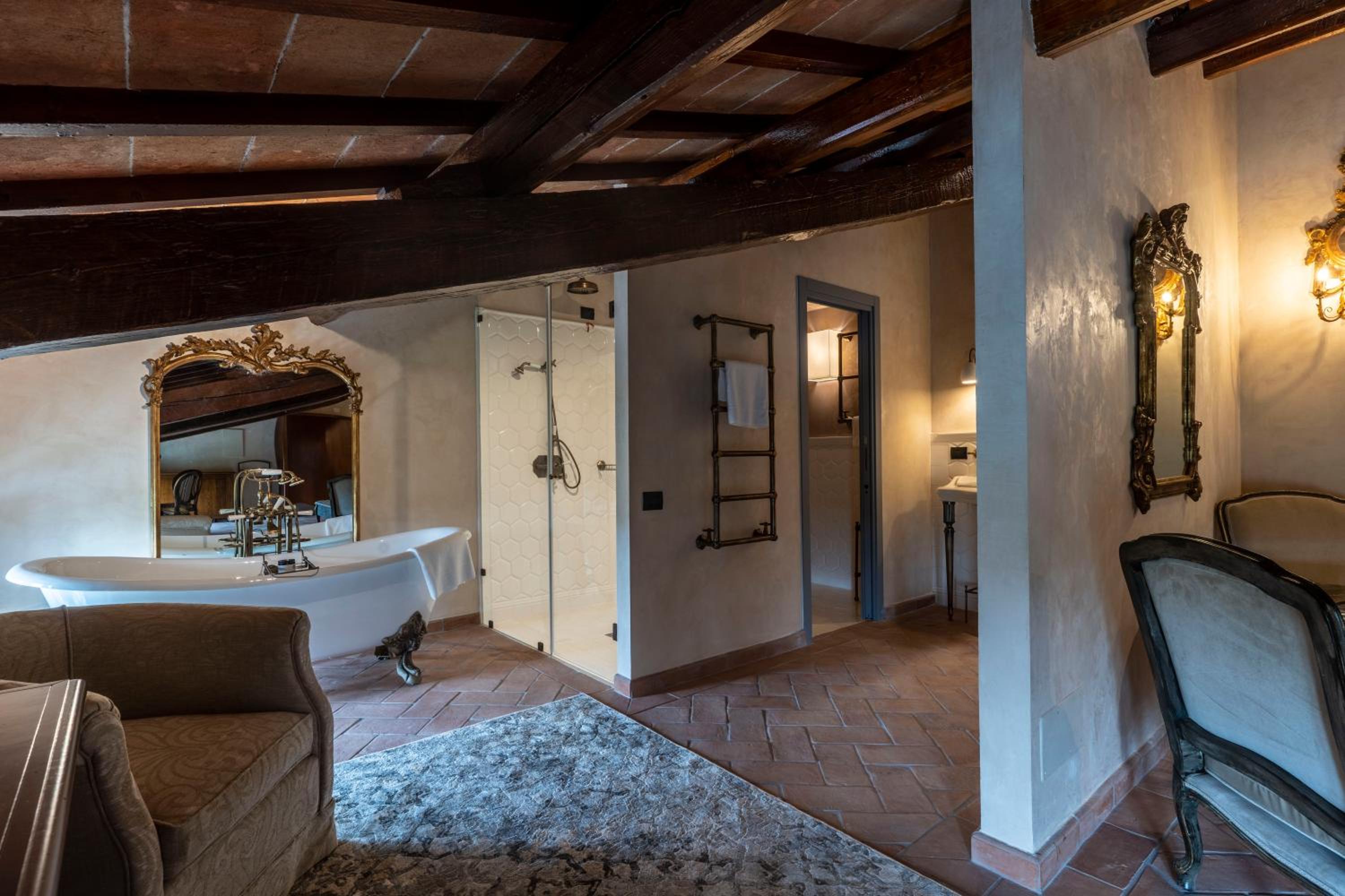 Suite - Photo 4