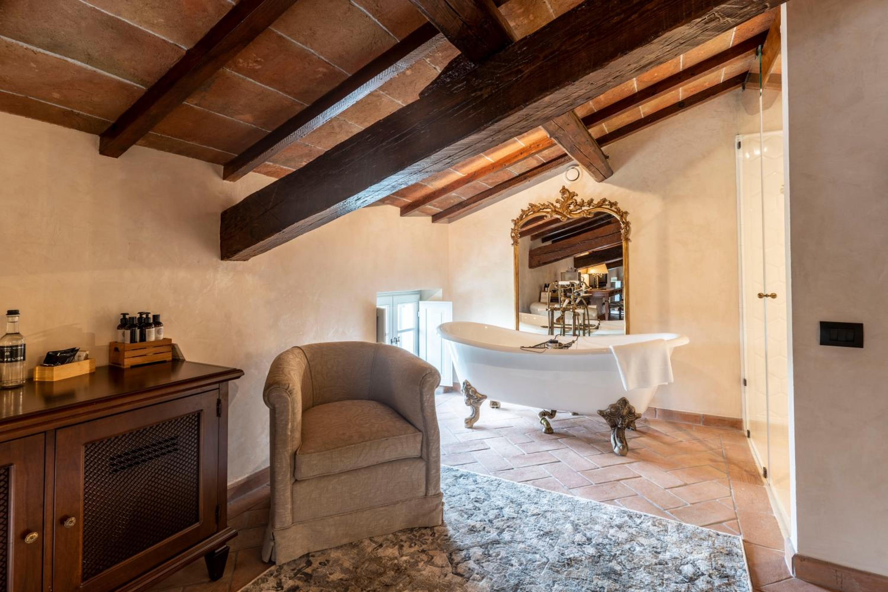 Suite - Photo 5