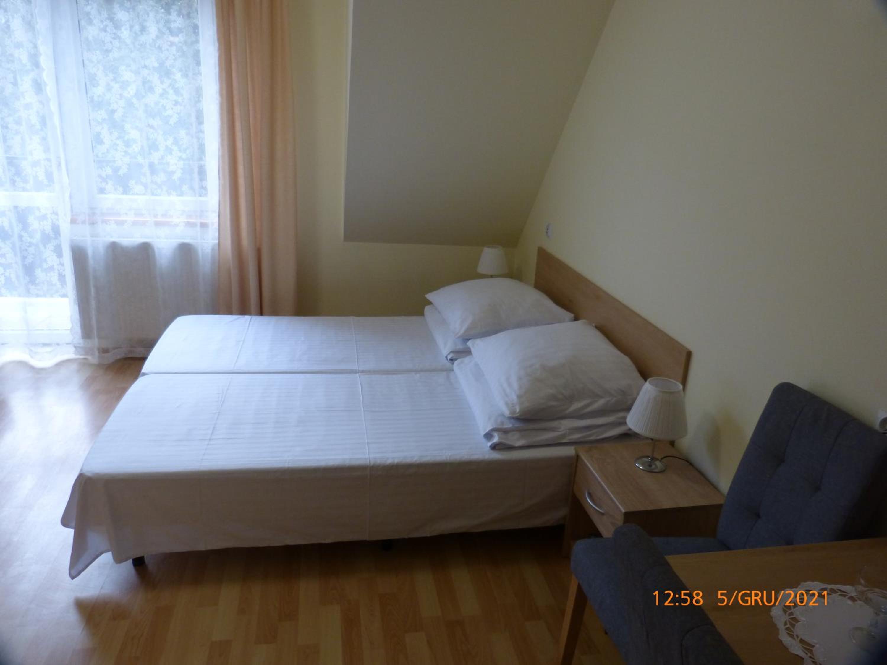 Triple Room with Private Bathroom photo 3