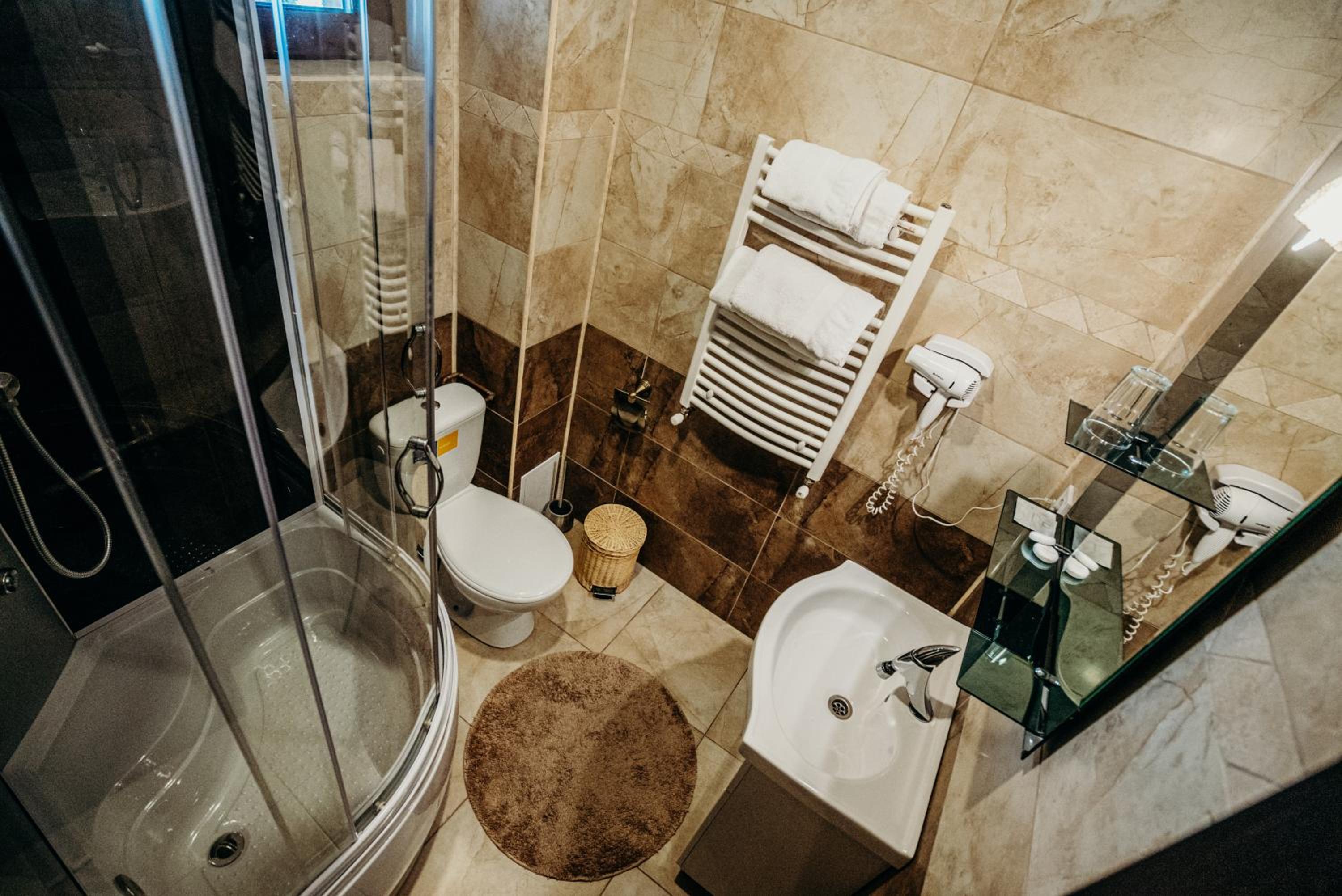 Deluxe Double Room - Photo 10