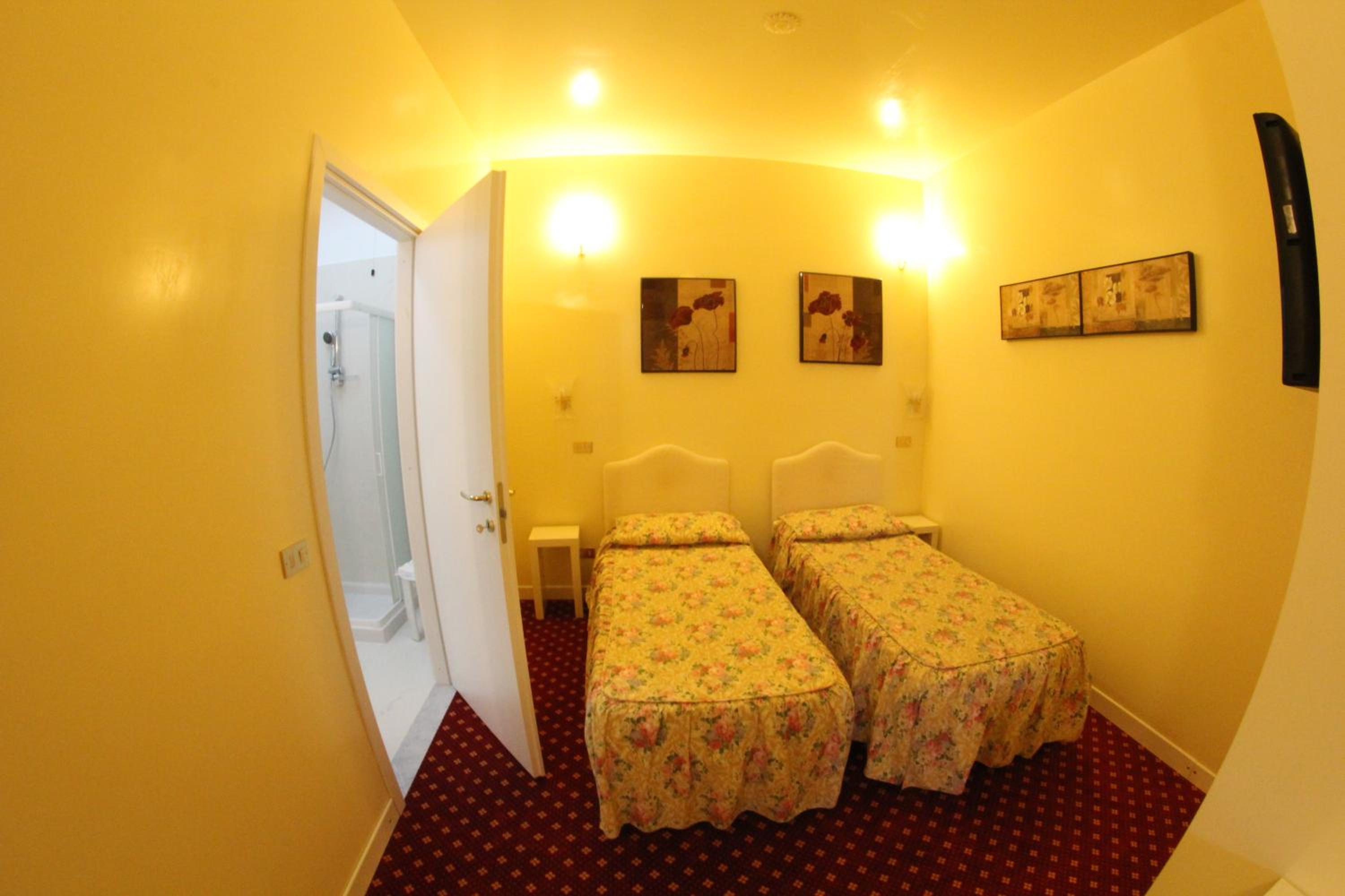 Economy Double or Twin Room photo 2