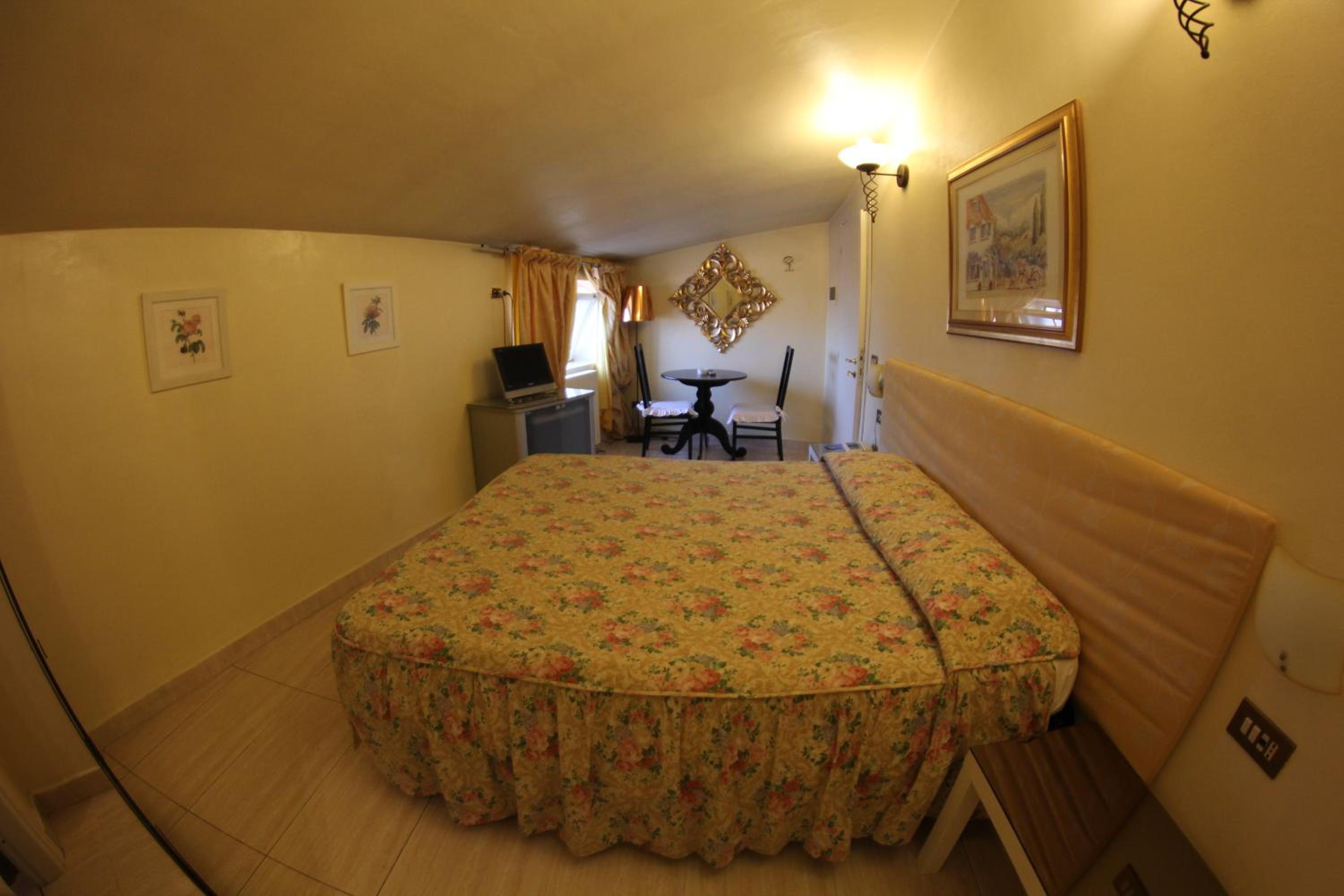 Standard Double or Twin Room photo 3