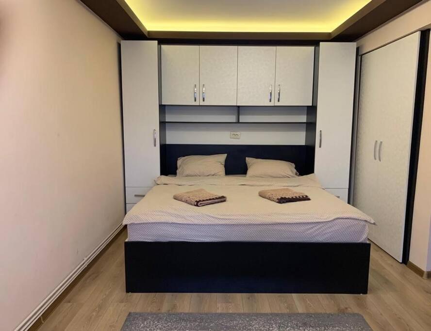 One-Bedroom Apartment - Photo 1