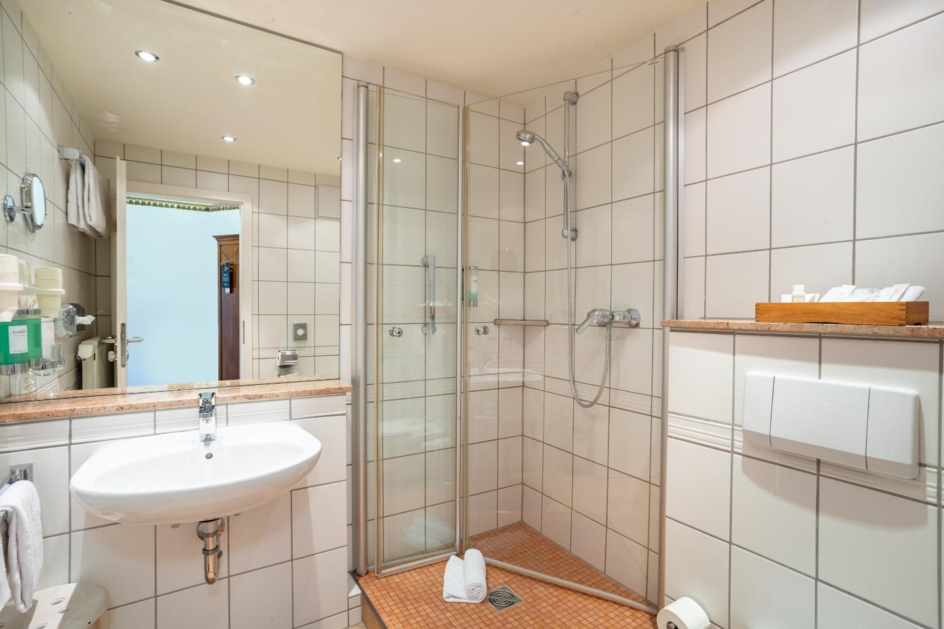 Standard Double Room - Photo 2