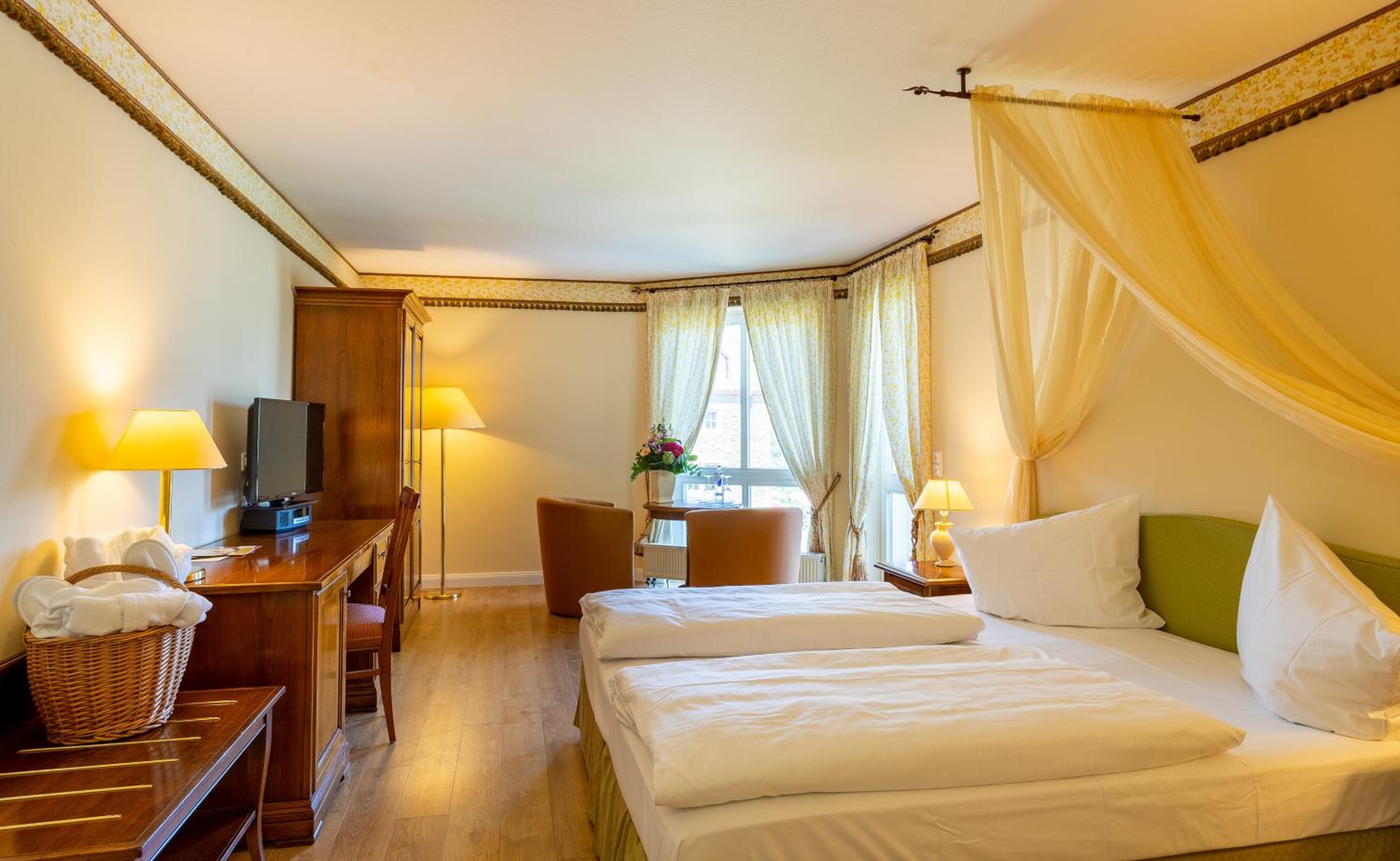 Deluxe Double Room with River View - Photo 4