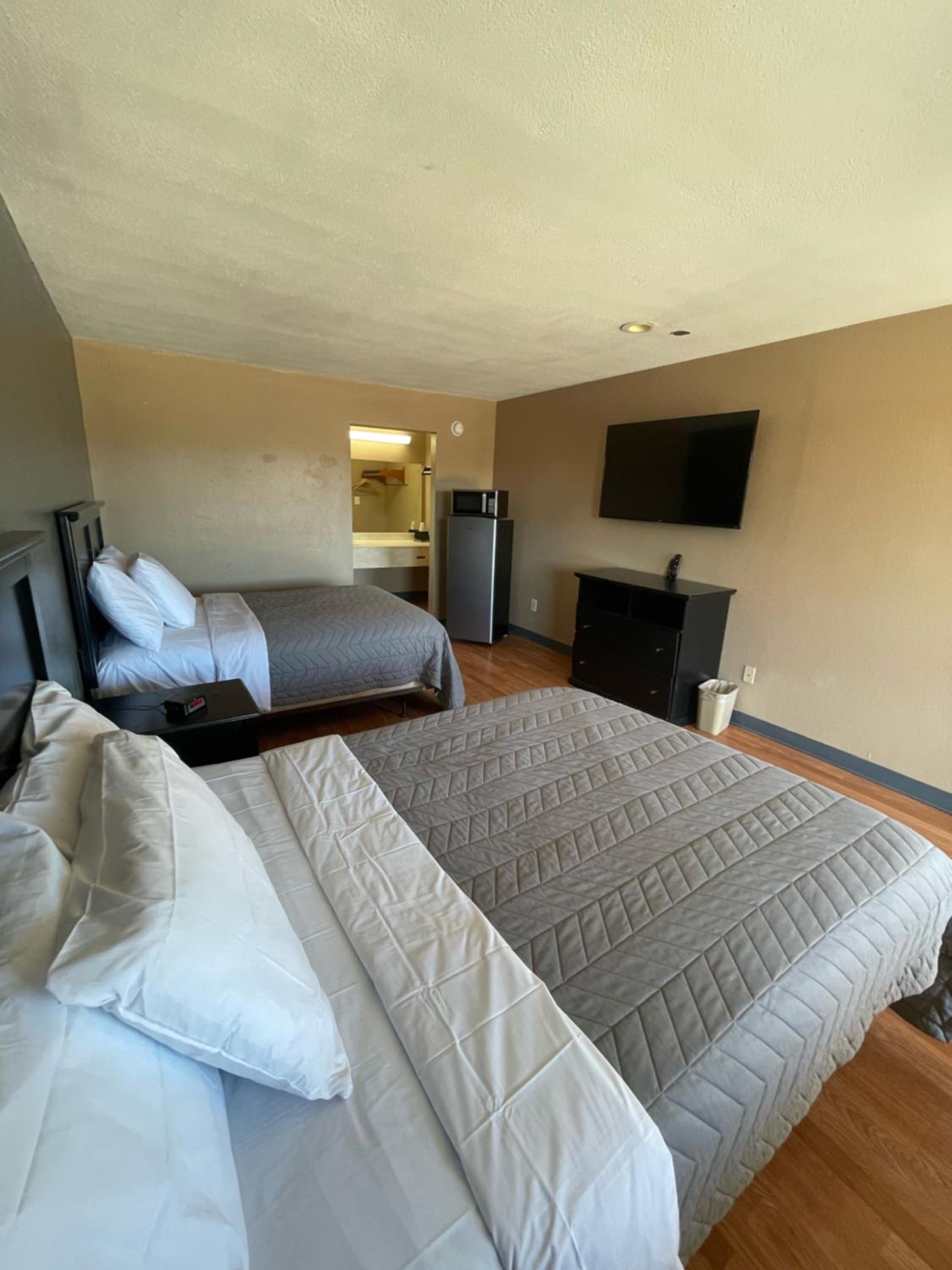 Deluxe Double Room (2 Adults + 1 Child) photo 2