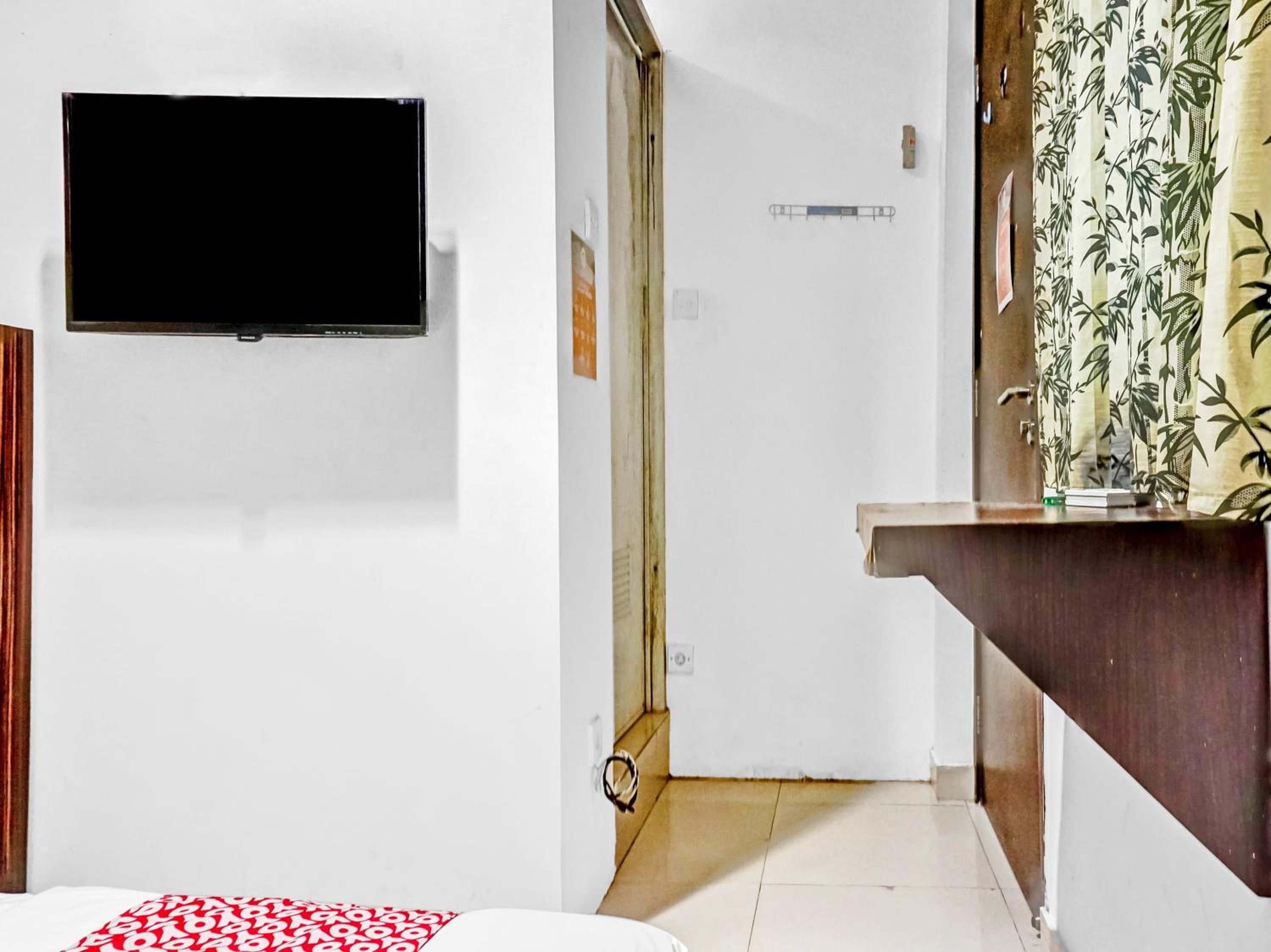 Standard Double Room - Photo 12