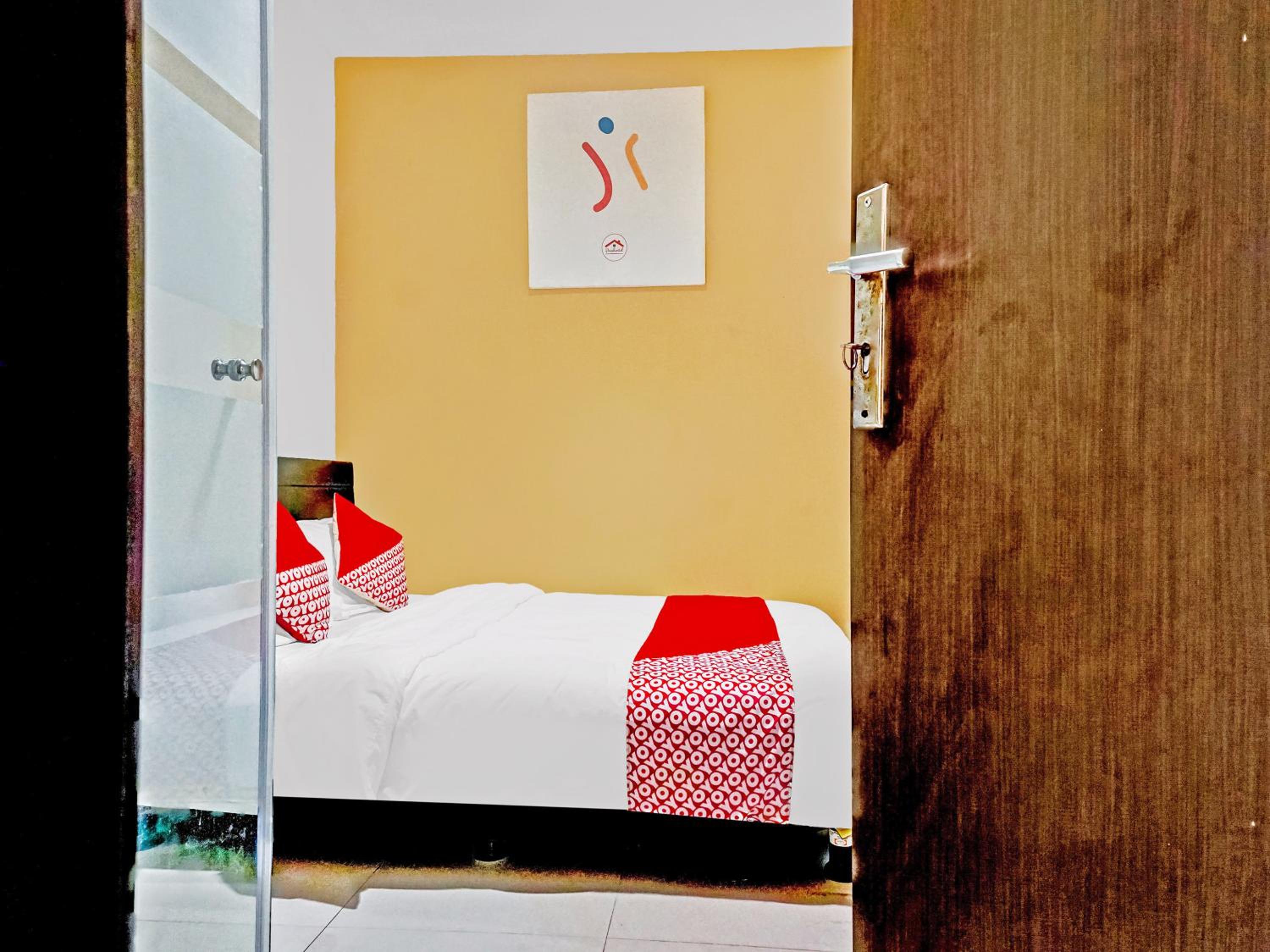 Standard Double Room - Photo 3