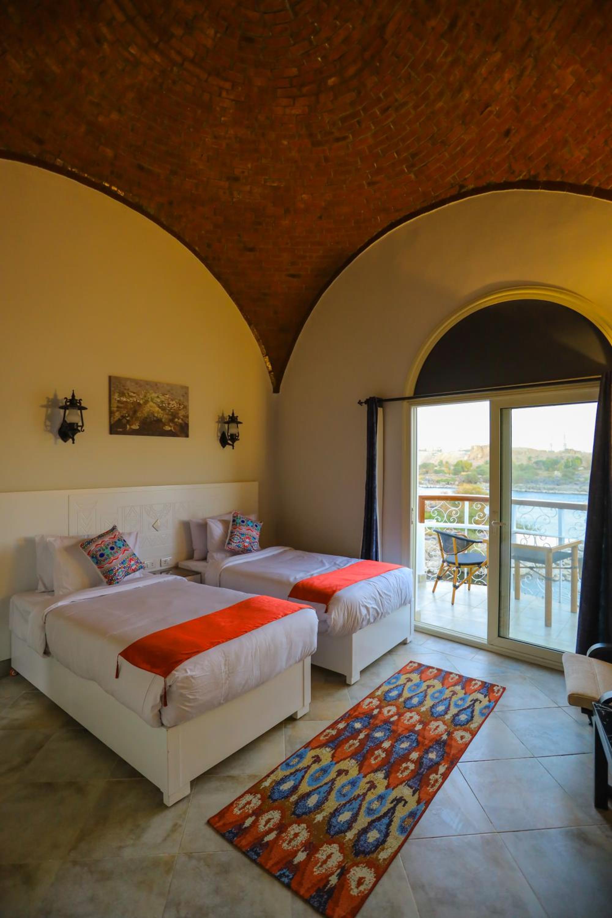 Deluxe Double Room with Balcony - Photo 15