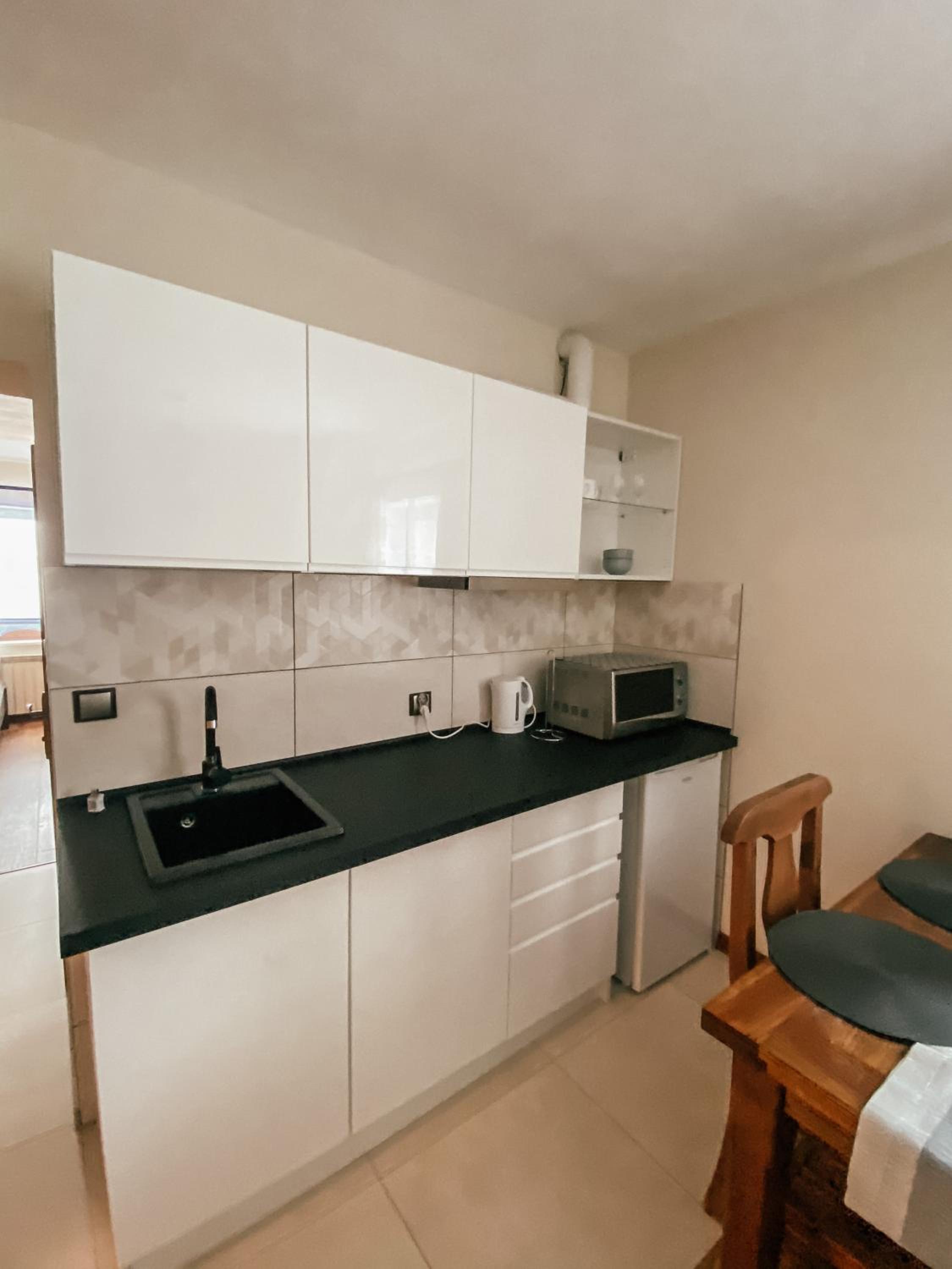 Apartment with Balcony - Photo 8