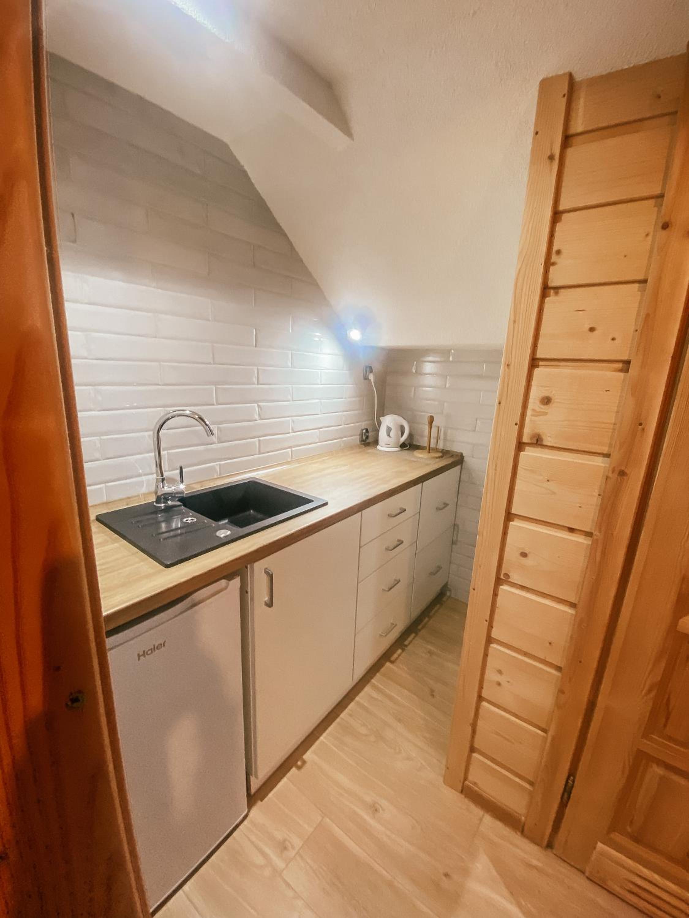 Apartment with Mountain View - Photo 2
