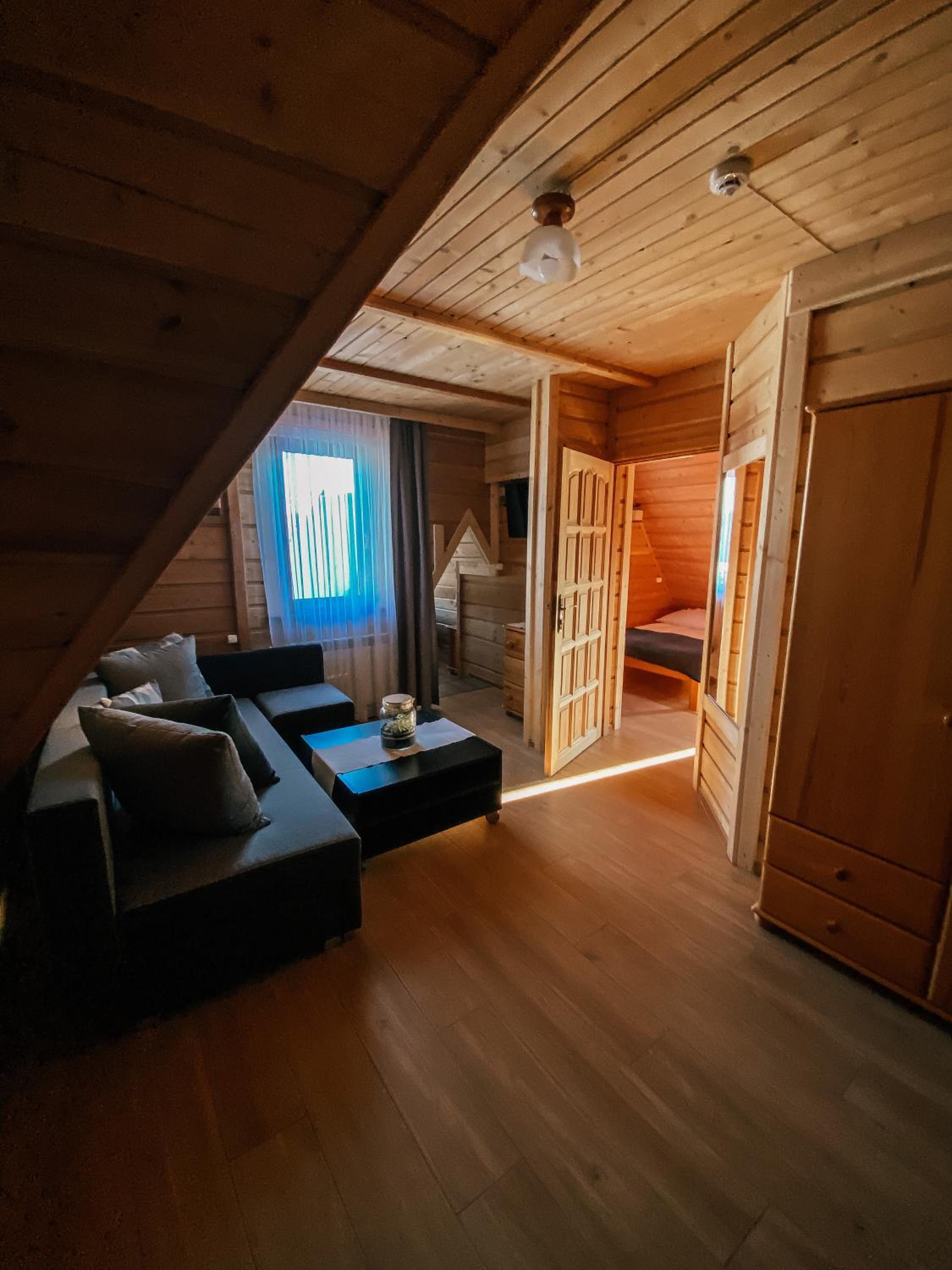 Apartment with Mountain View - Photo 3