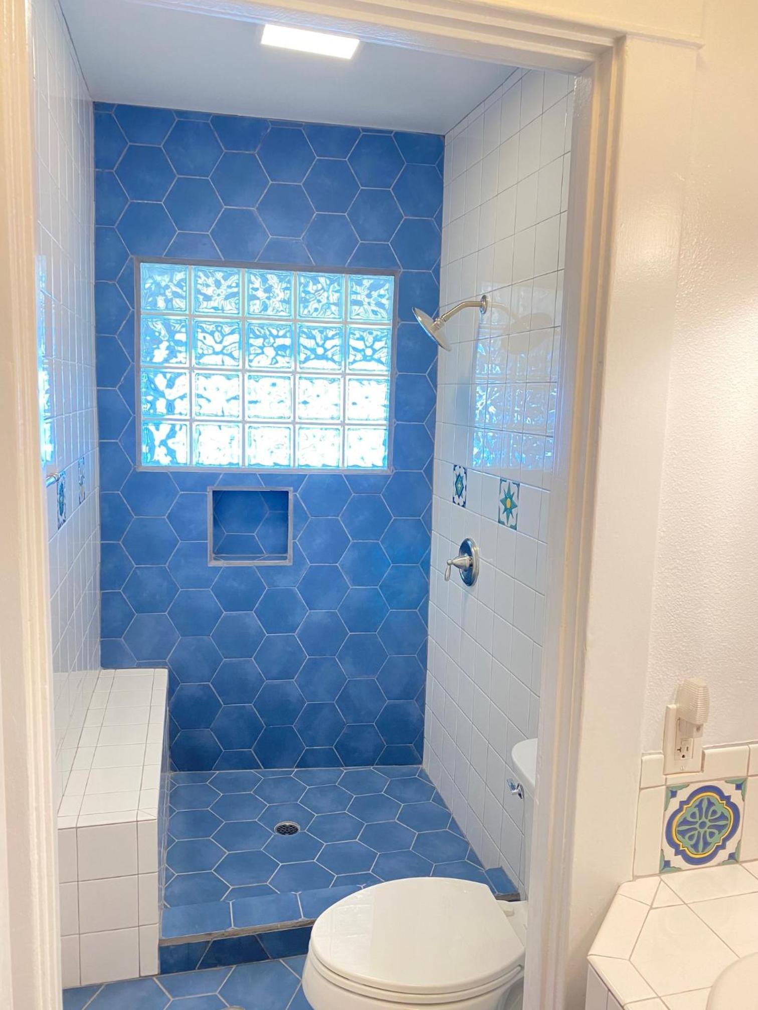 Queen Suite - Photo 21