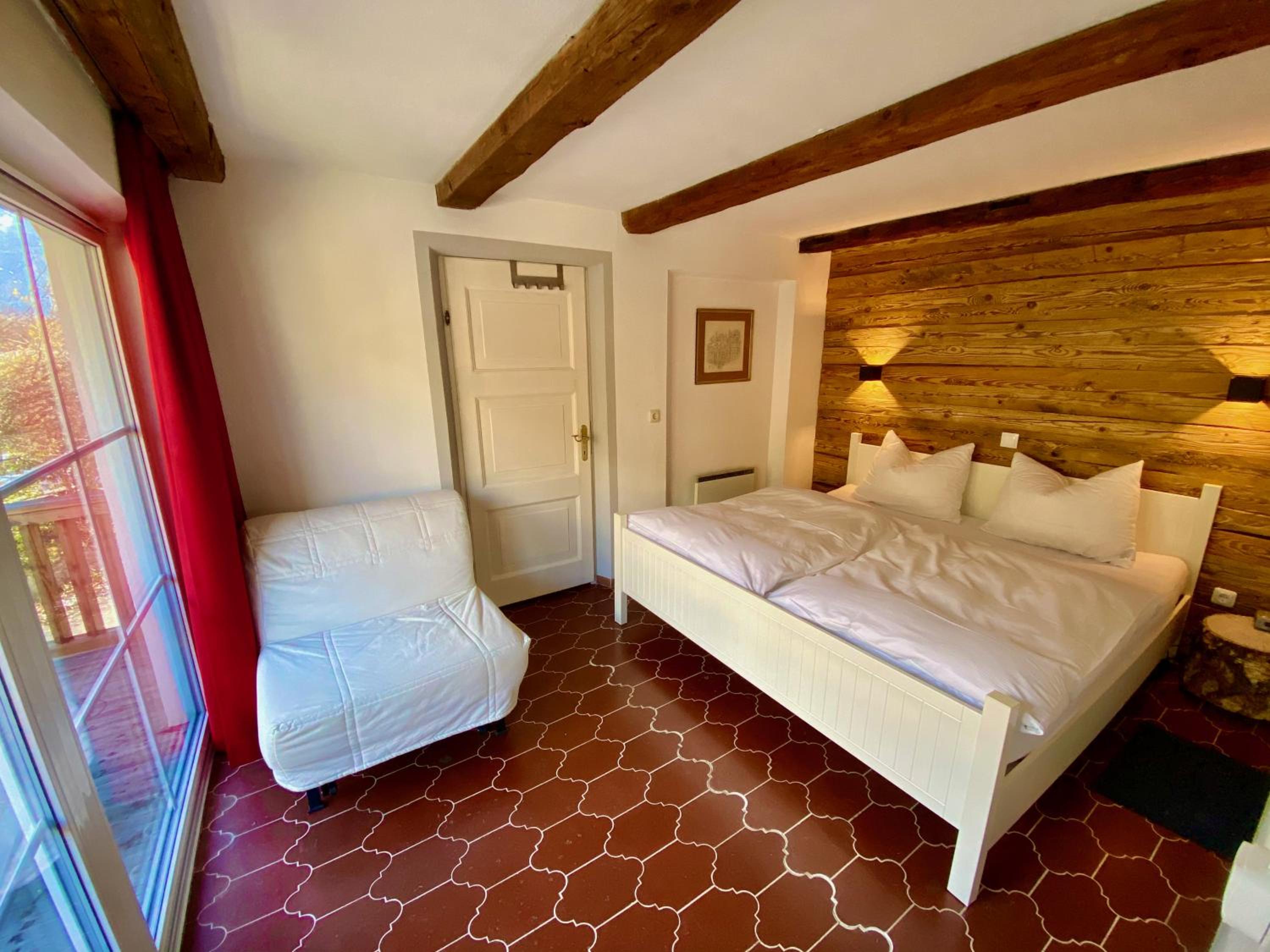 One-Bedroom Apartment with Balcony photo 1