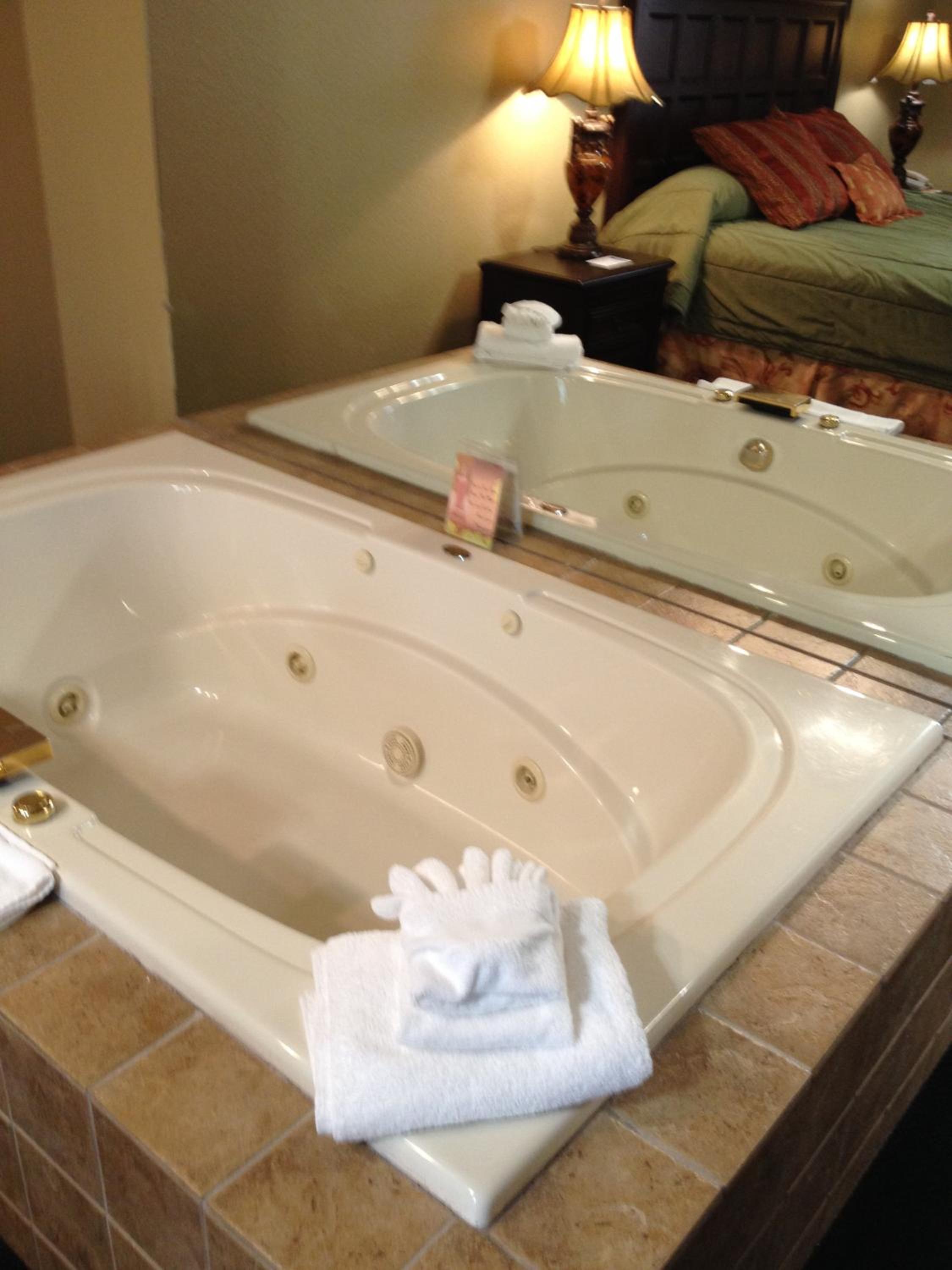 Jetted Tub Room with 1 King Bed - Photo 8