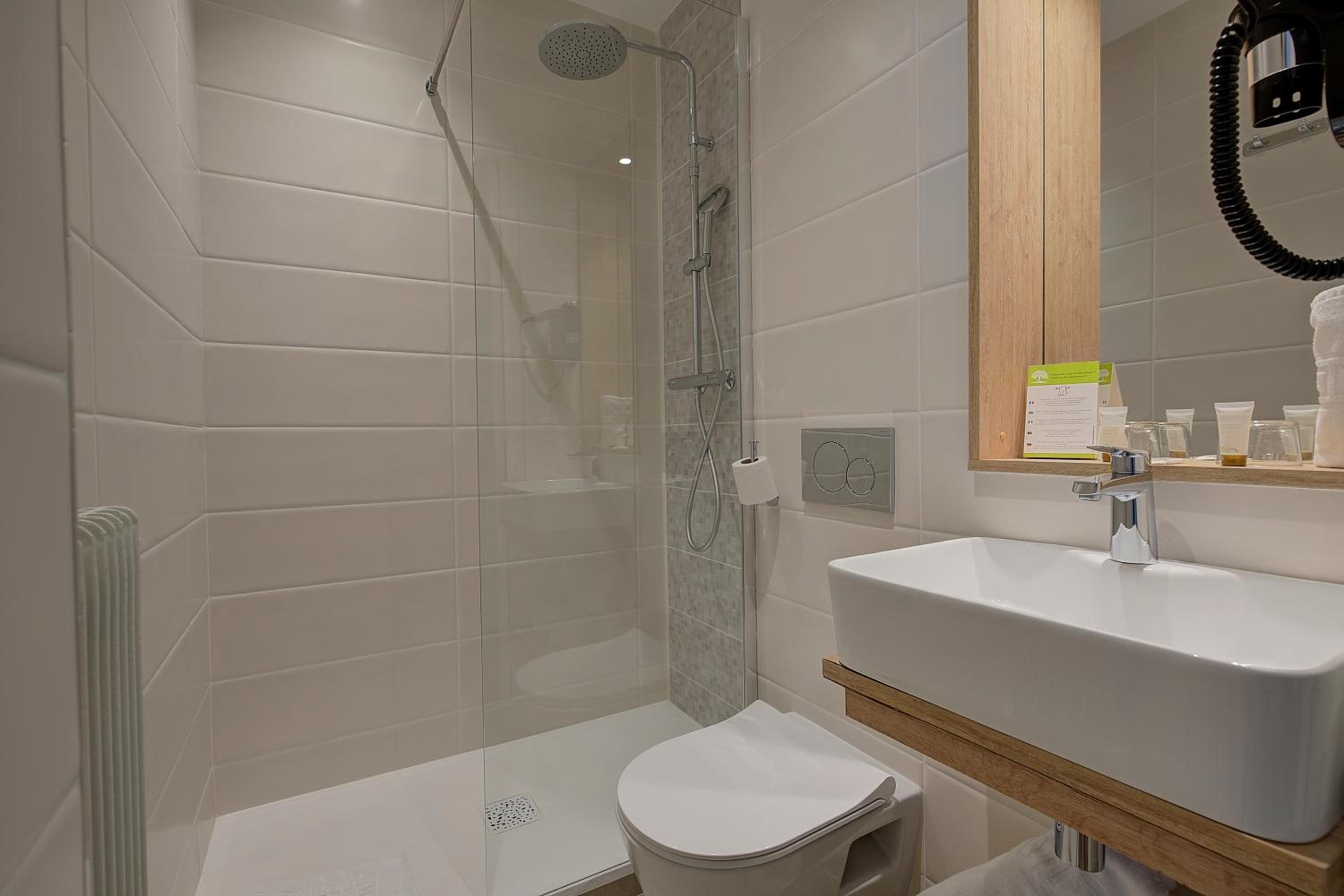 Quadruple Room - Photo 6