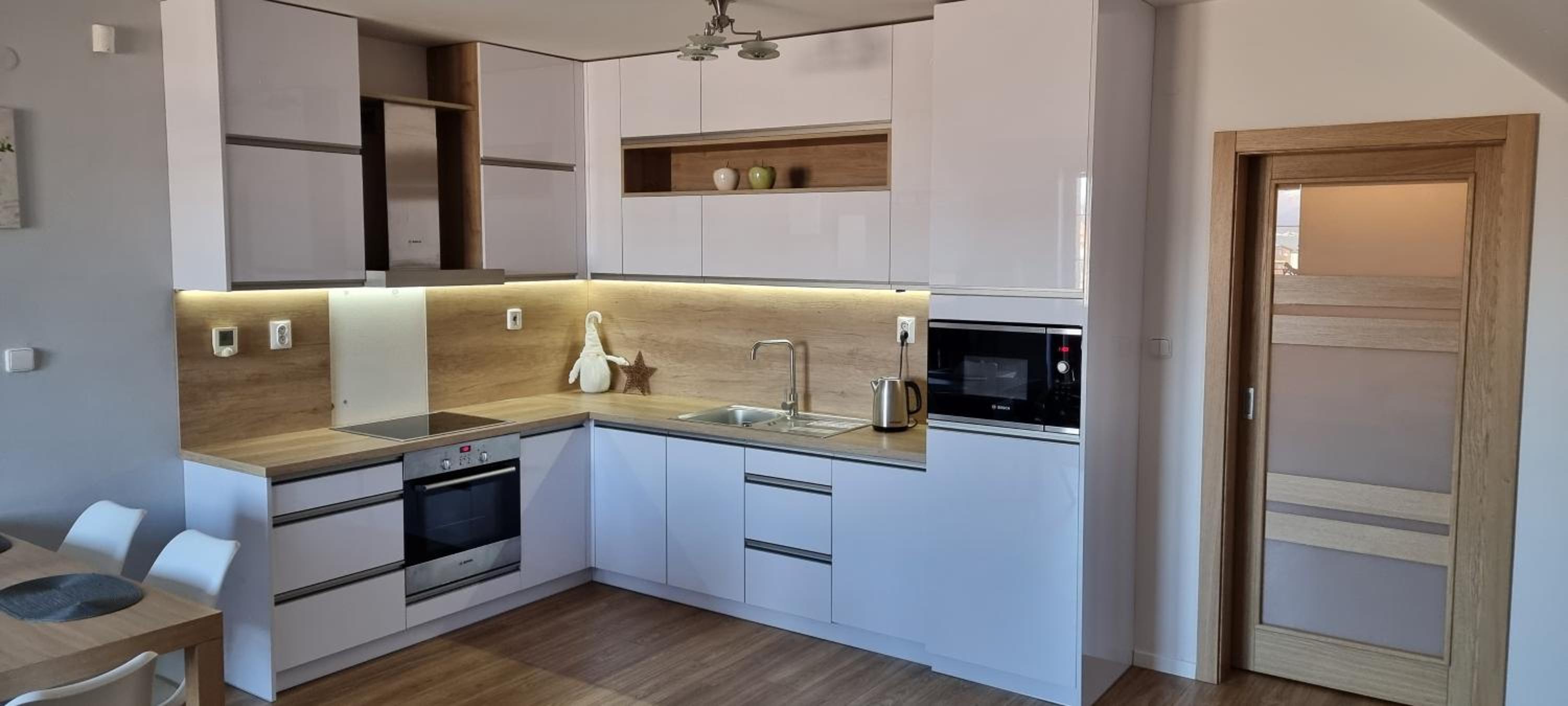 Apartment with Mountain View - Photo 2