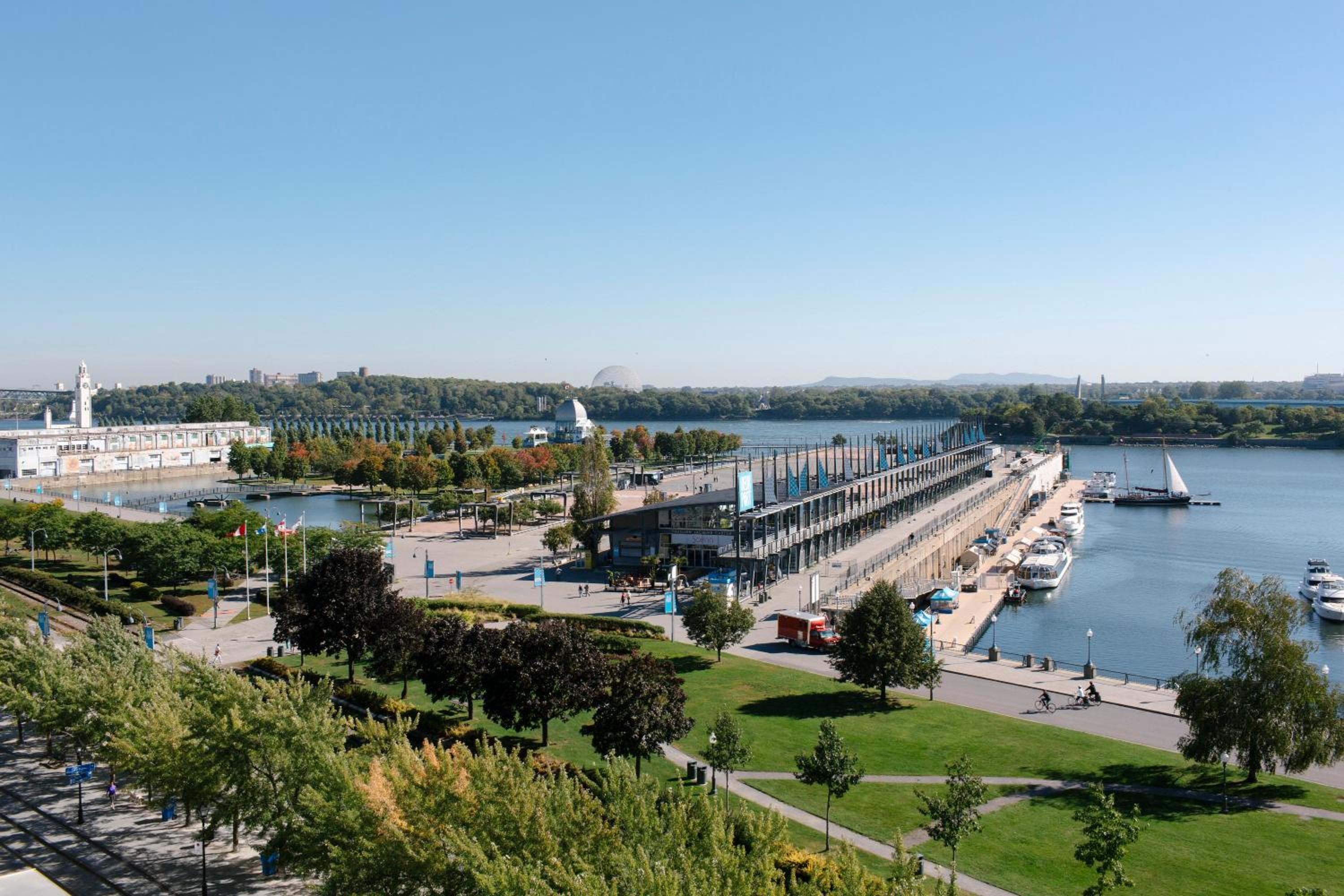 Deluxe King Room - St Laurent River Front