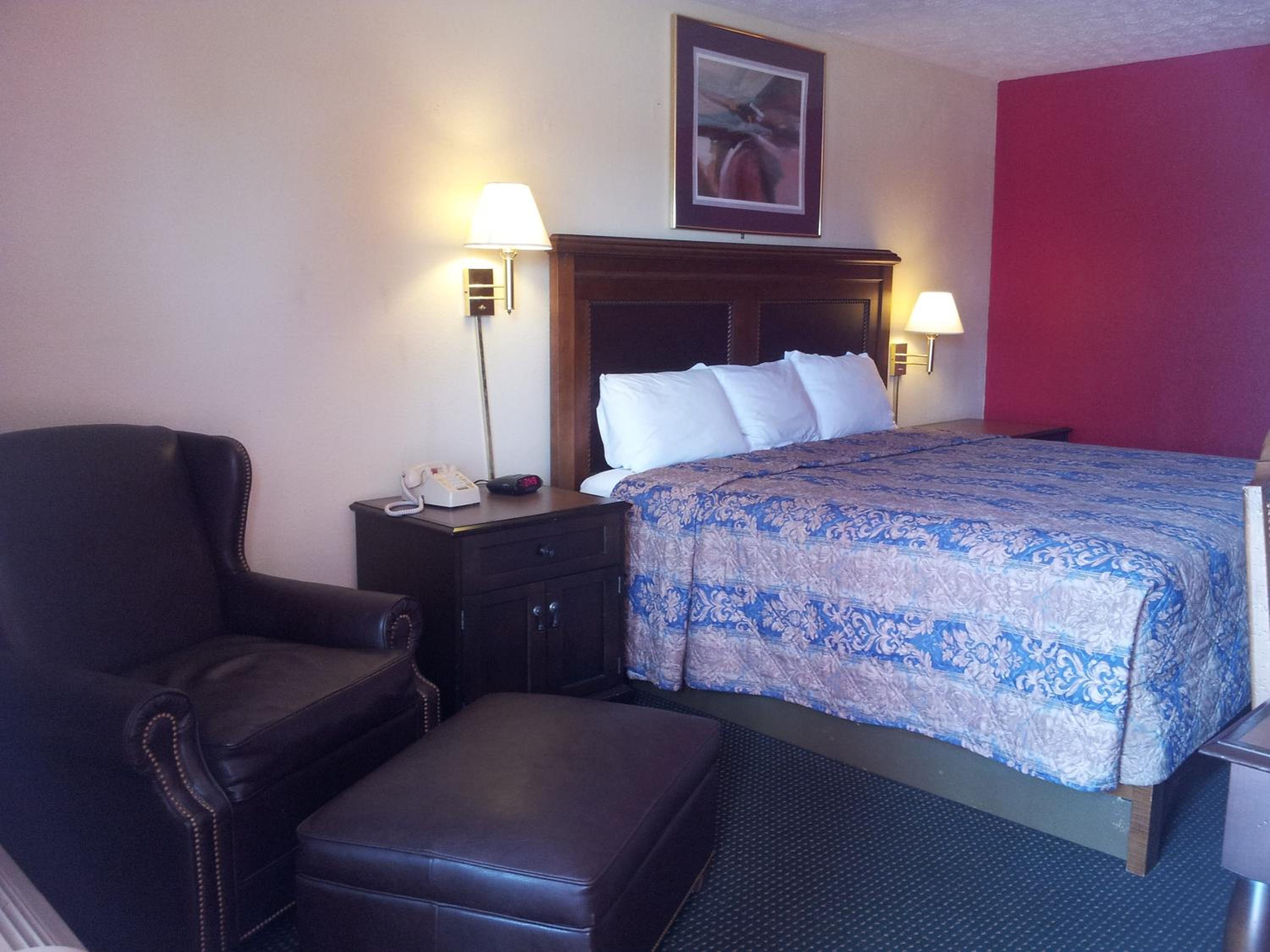King Room - Non-Smoking - Photo 7