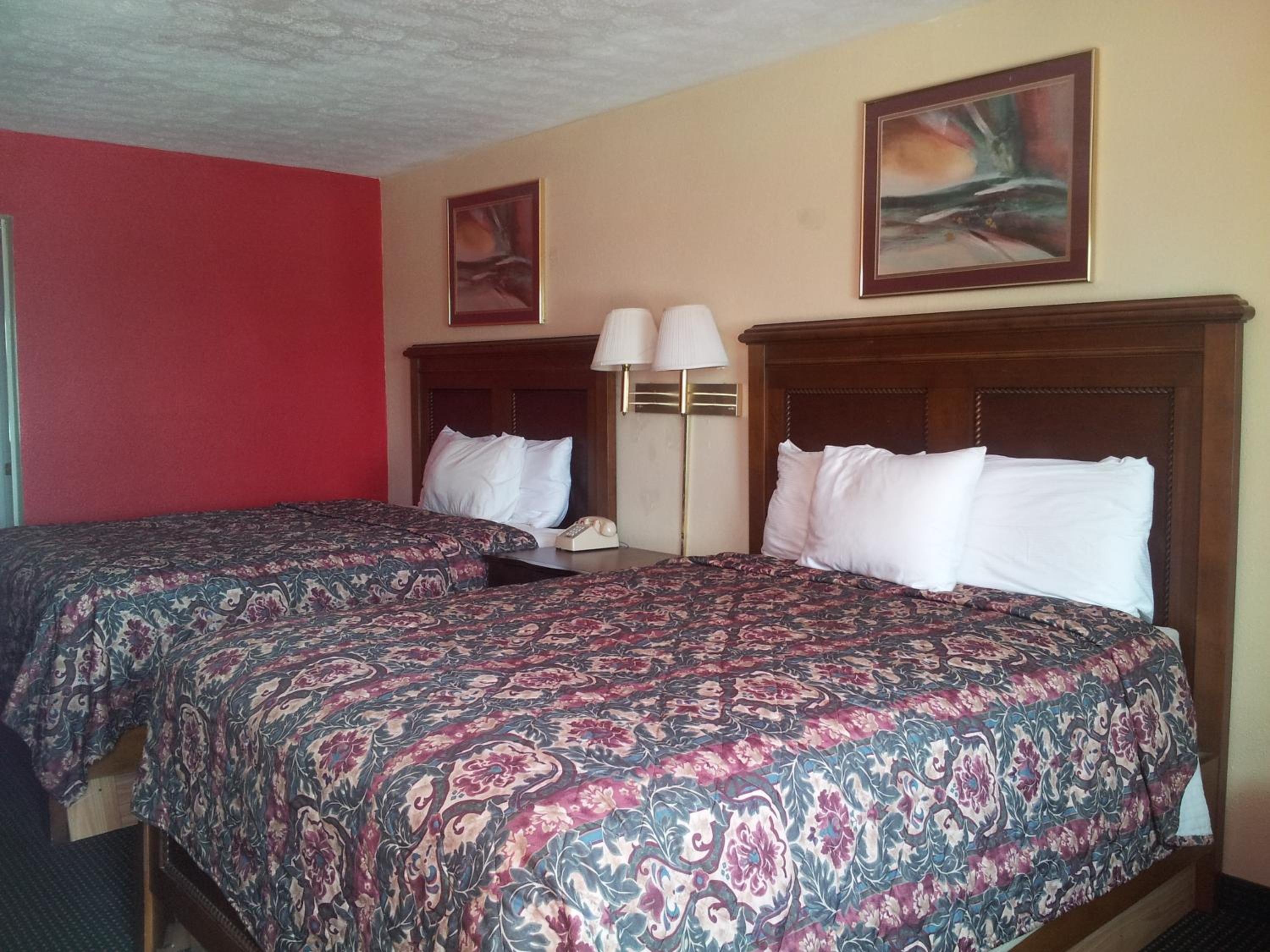 Queen Room with Two Queen Beds - Smoking - Photo 1