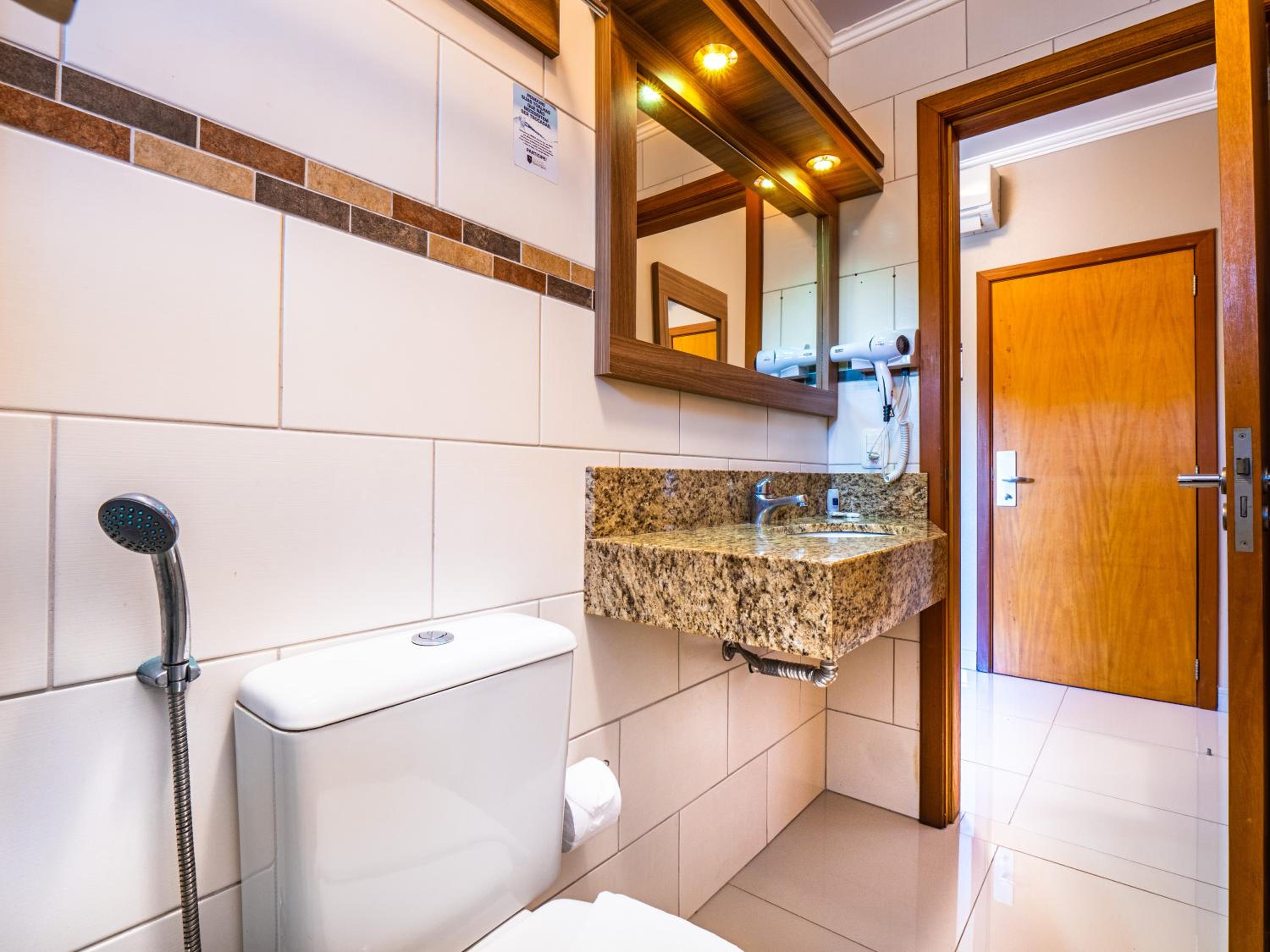 Triple Room thumbnail 6
