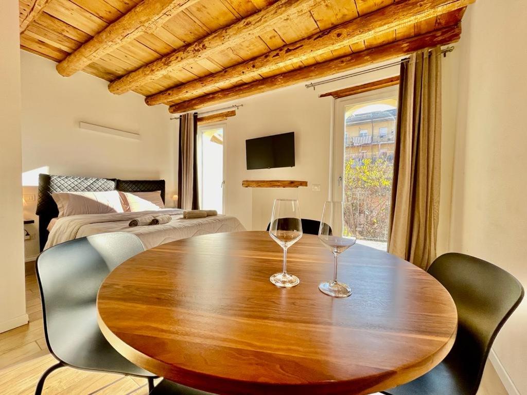 Apartment with Balcony - Photo 3