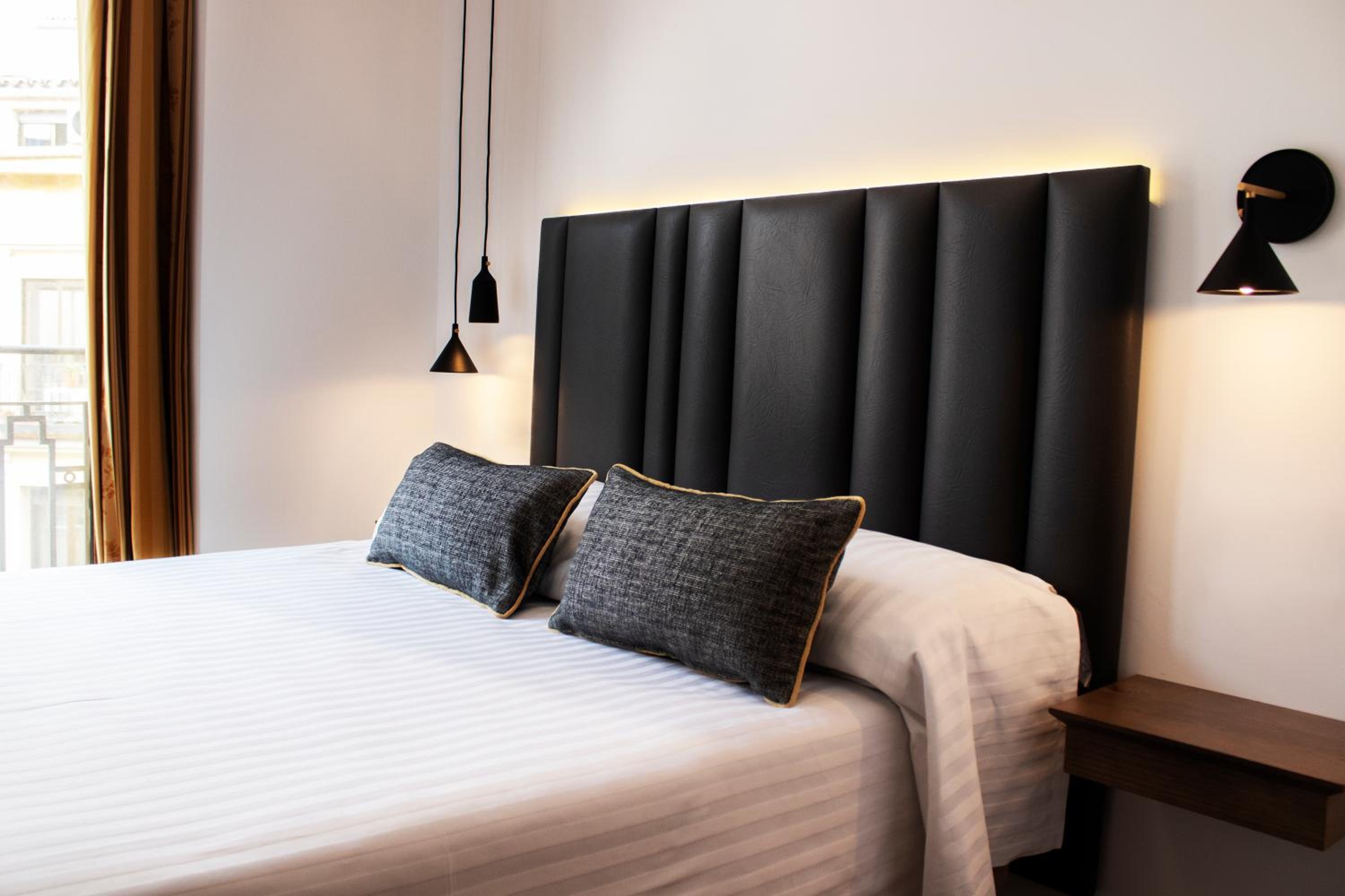 Double or Twin Room - Photo 6