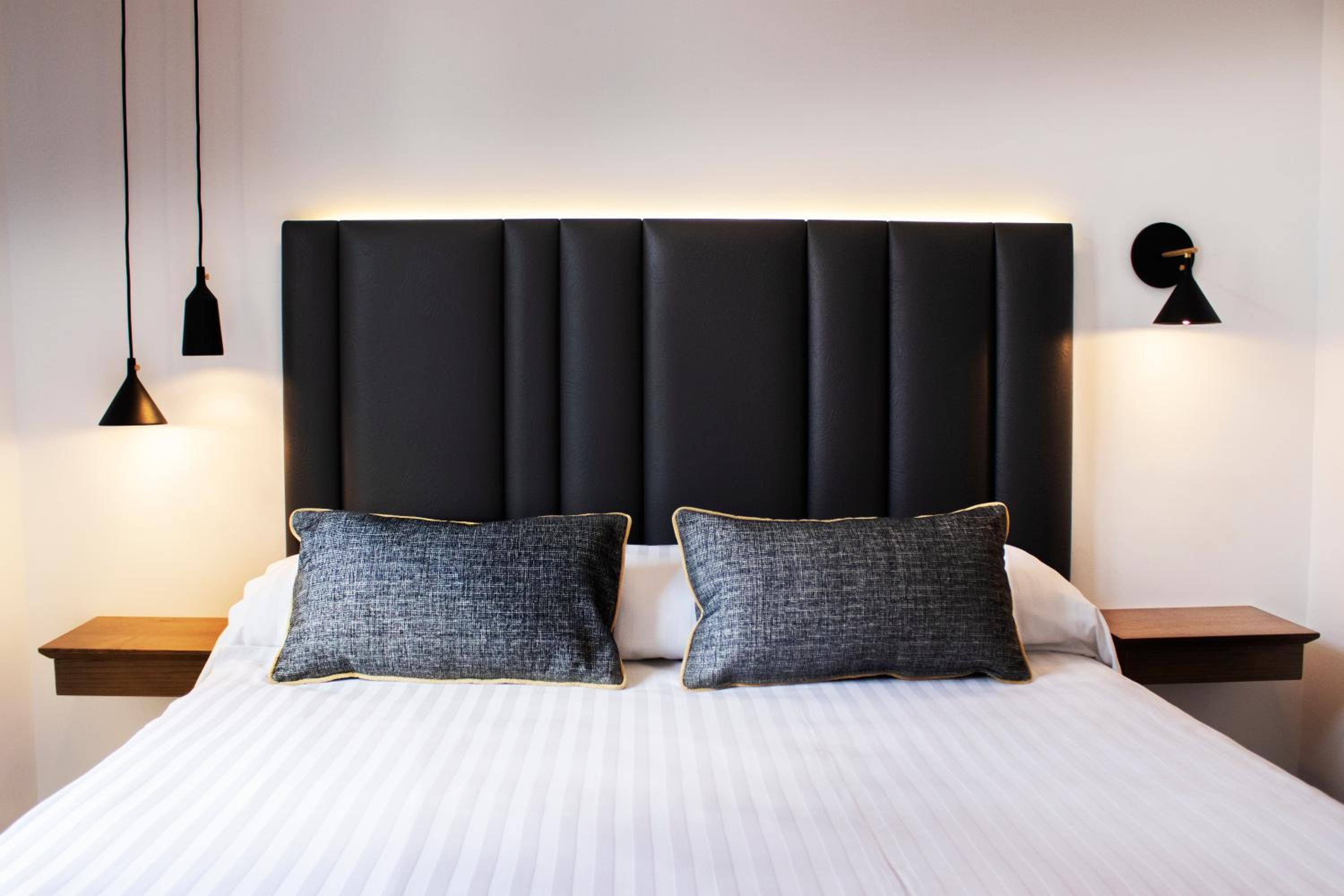 Double or Twin Room - Photo 4