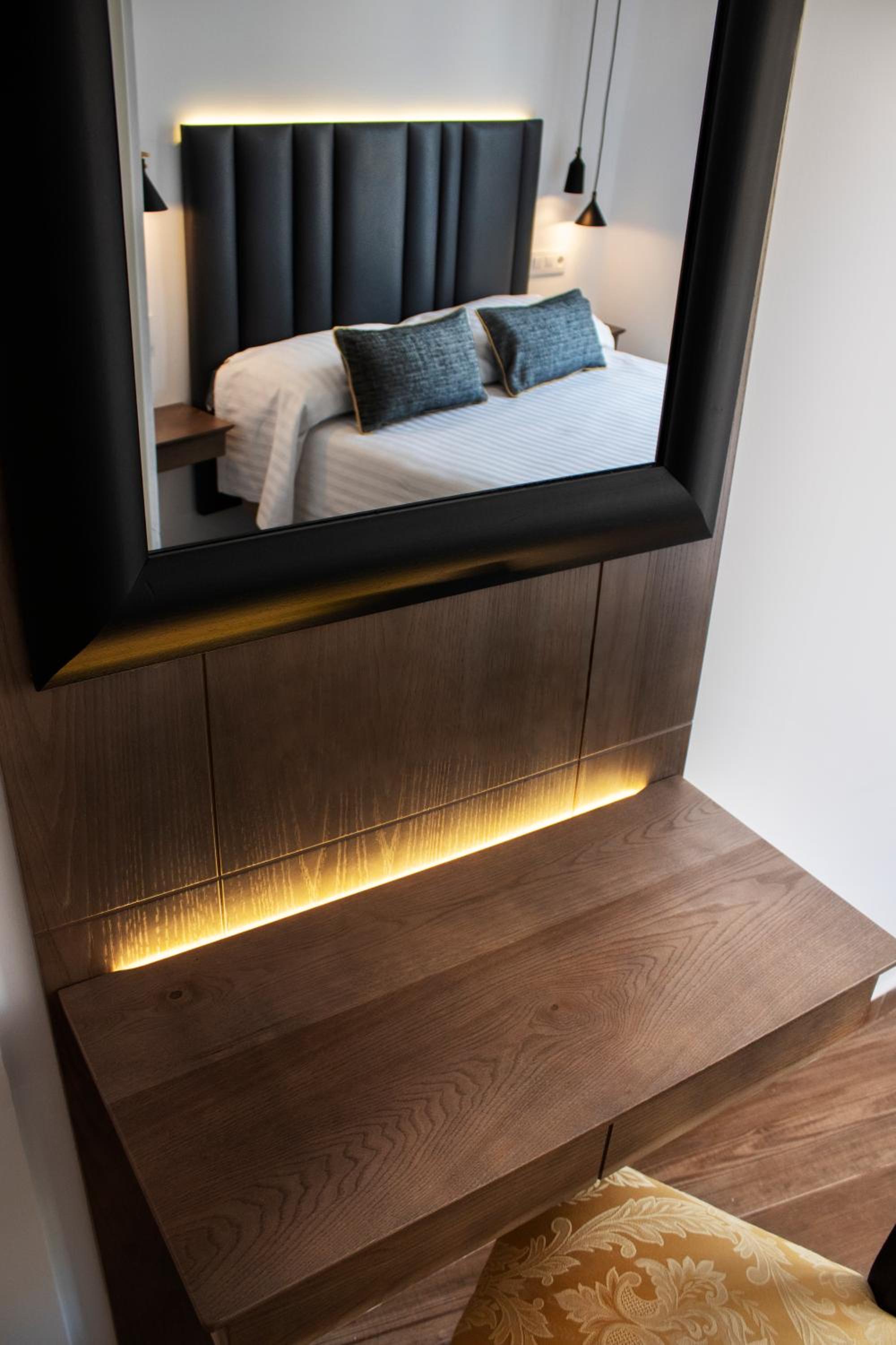 Double or Twin Room - Photo 7