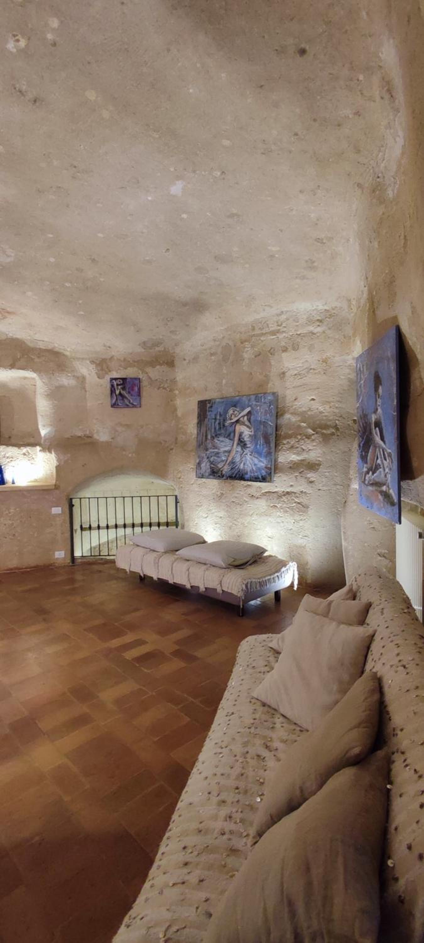 Superior King Room - Photo 25
