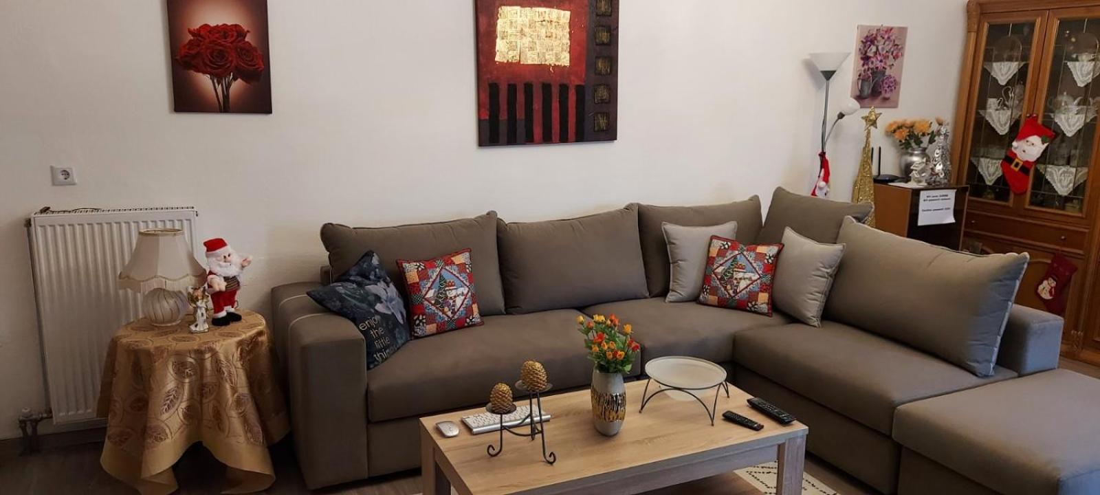 Two-Bedroom House - Photo 18
