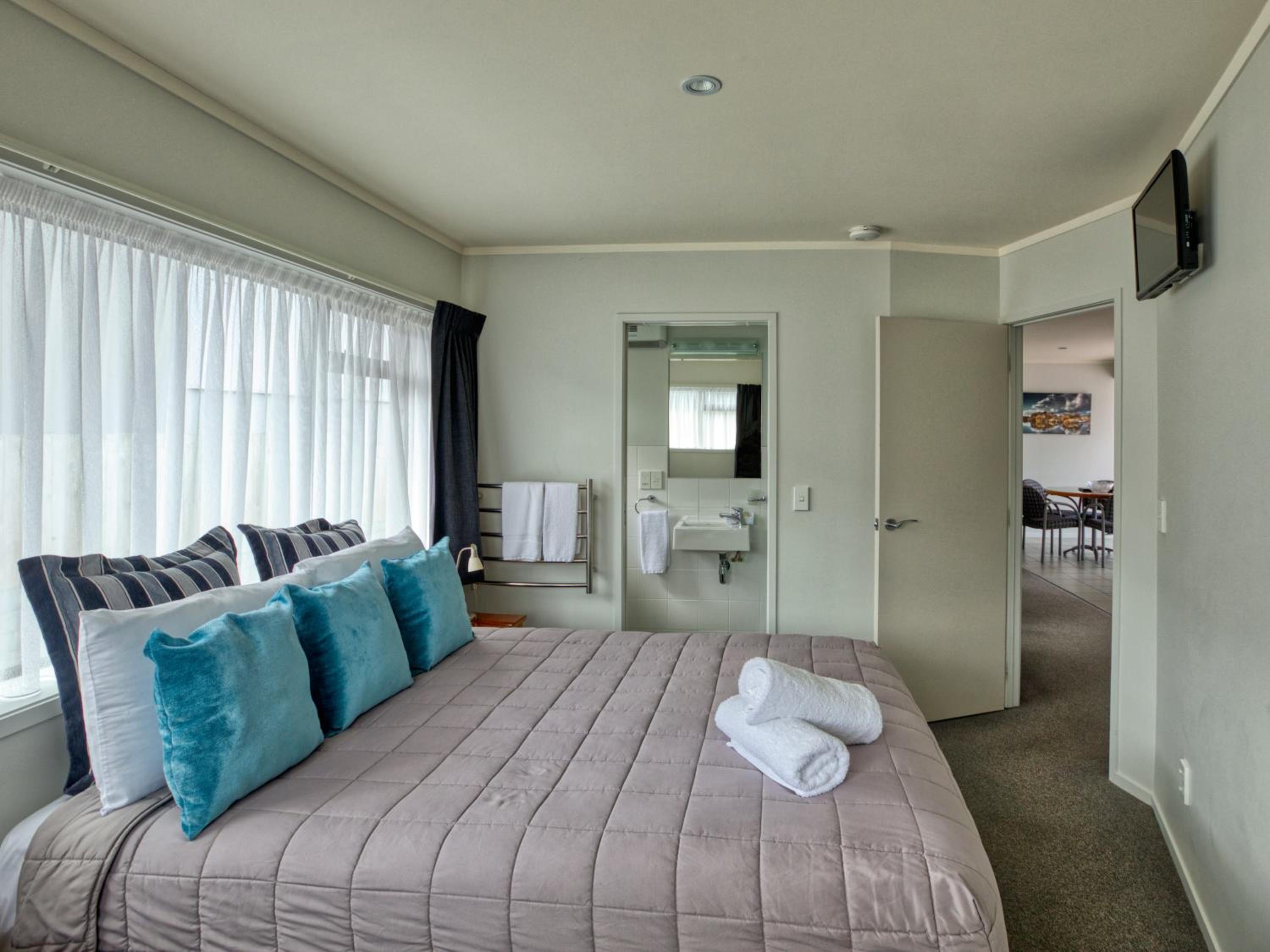 Apartment with Lake View - Photo 1