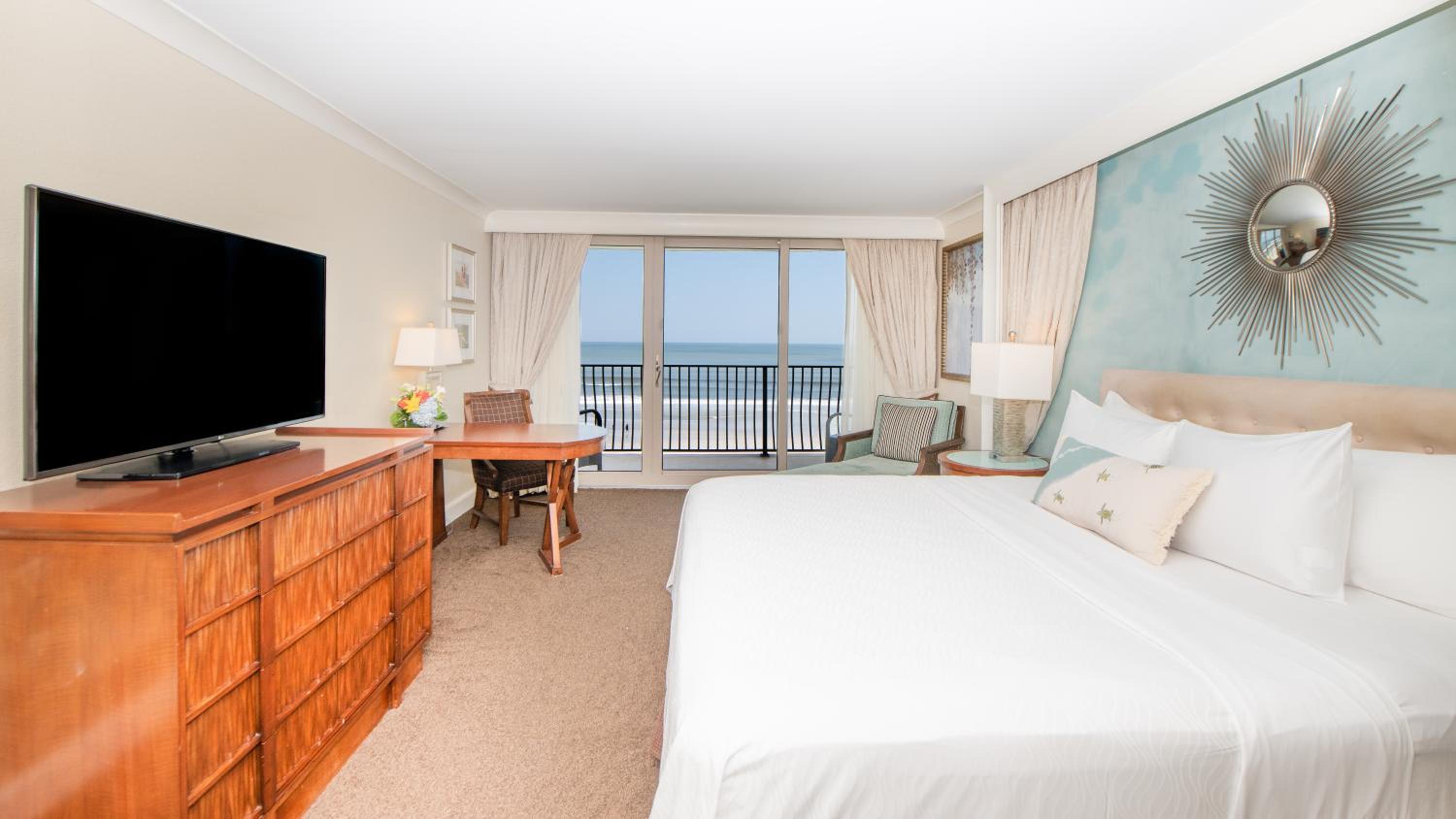 Oceanfront King Balcony - Photo 10