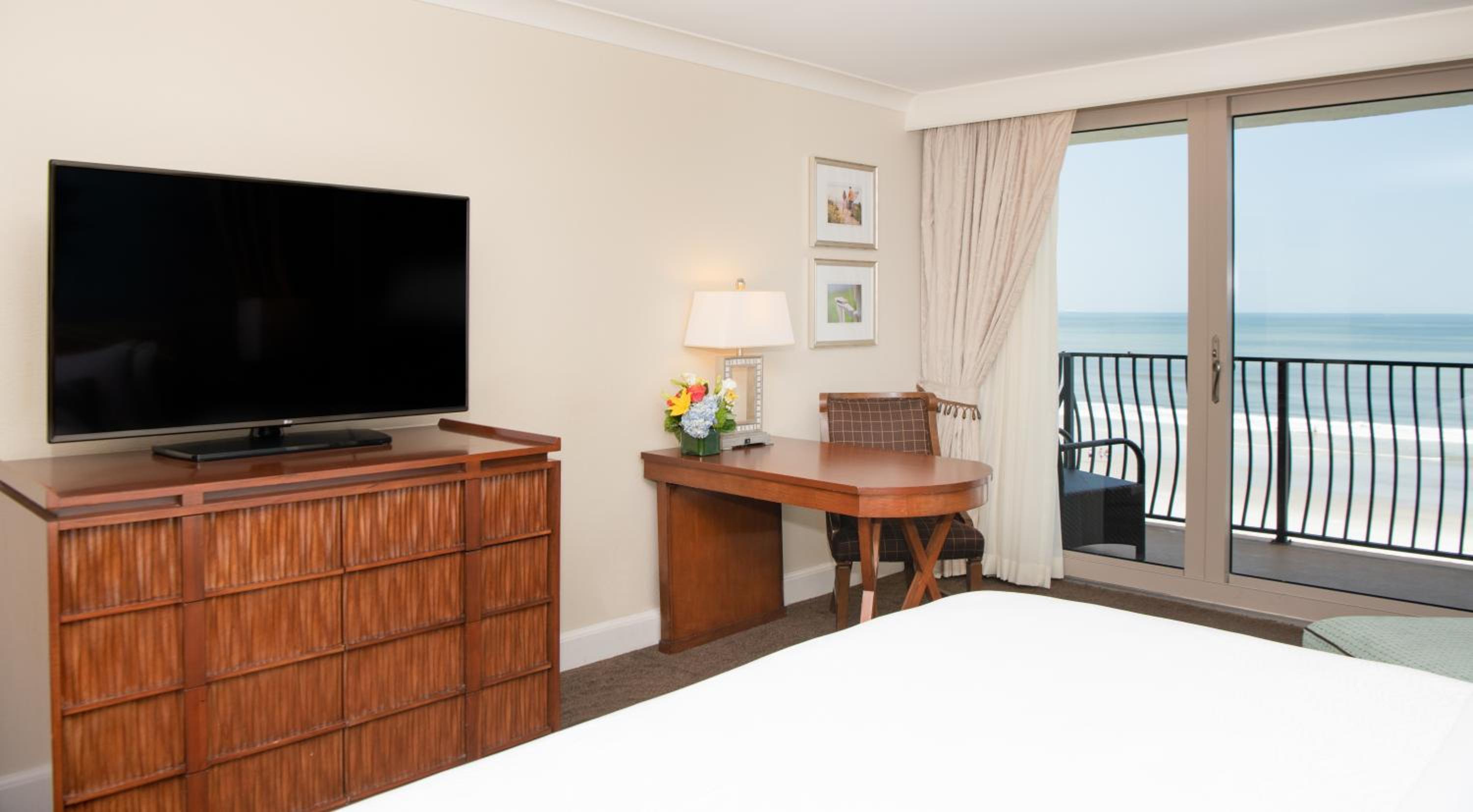 Oceanfront King Balcony - Photo 5