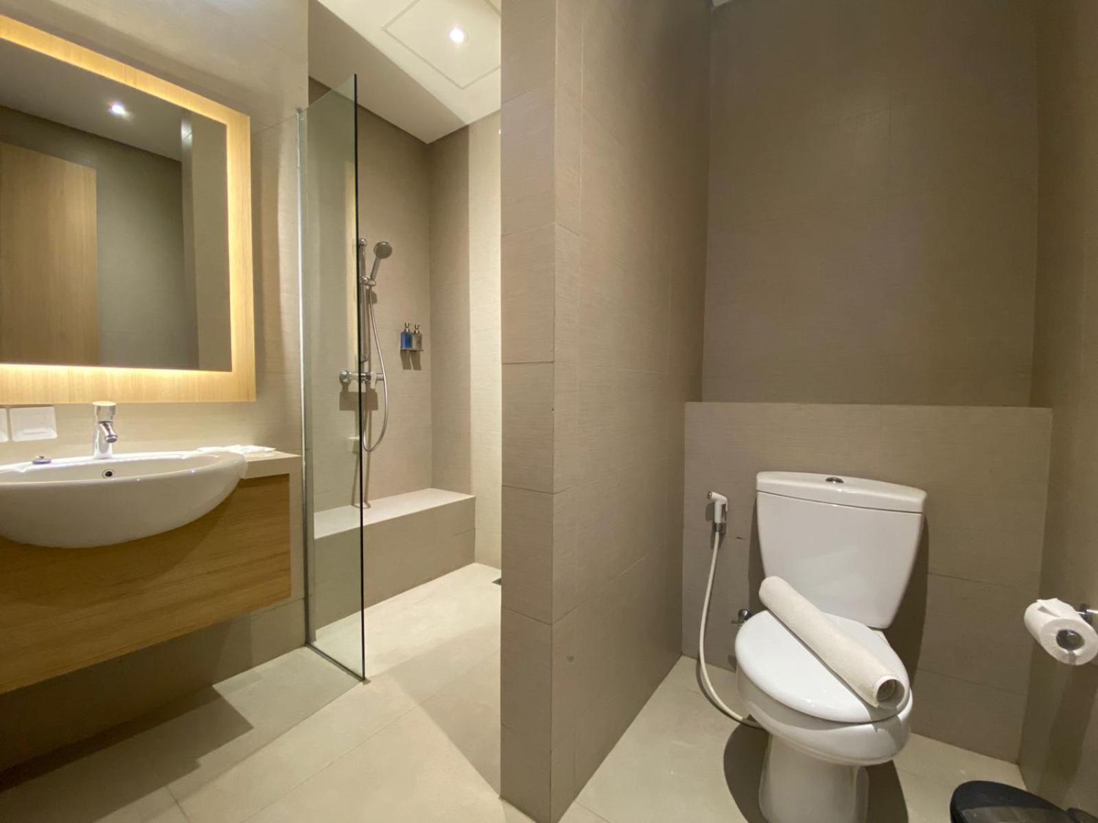 Superior Double Room with Shower Only - Non-Smoking - Photo 3