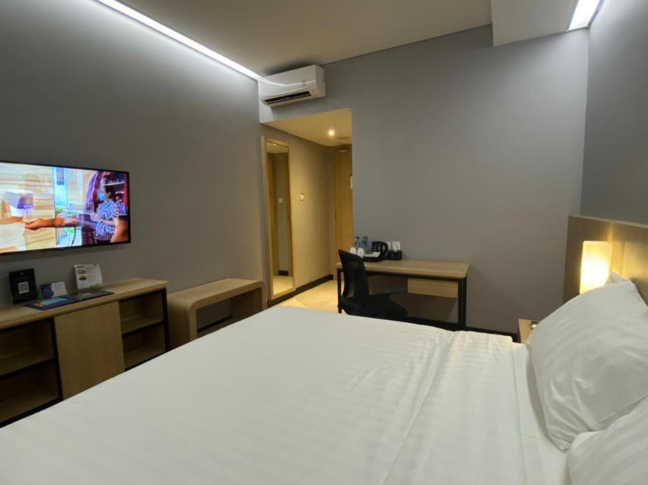 Superior Double Room with Shower Only - Non-Smoking - Photo 4