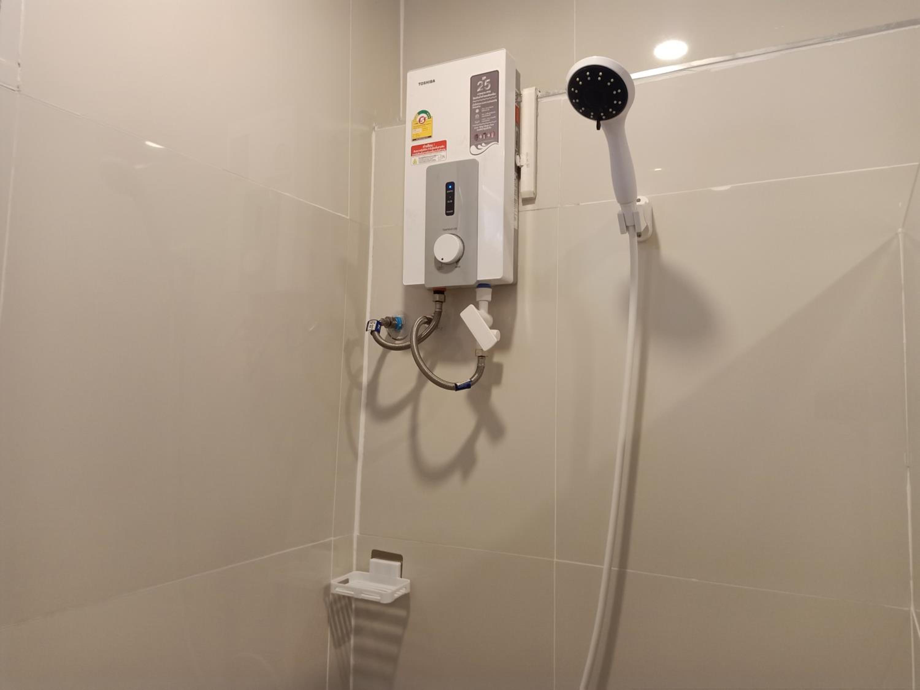 Twin Room with Private Bathroom - Photo 11