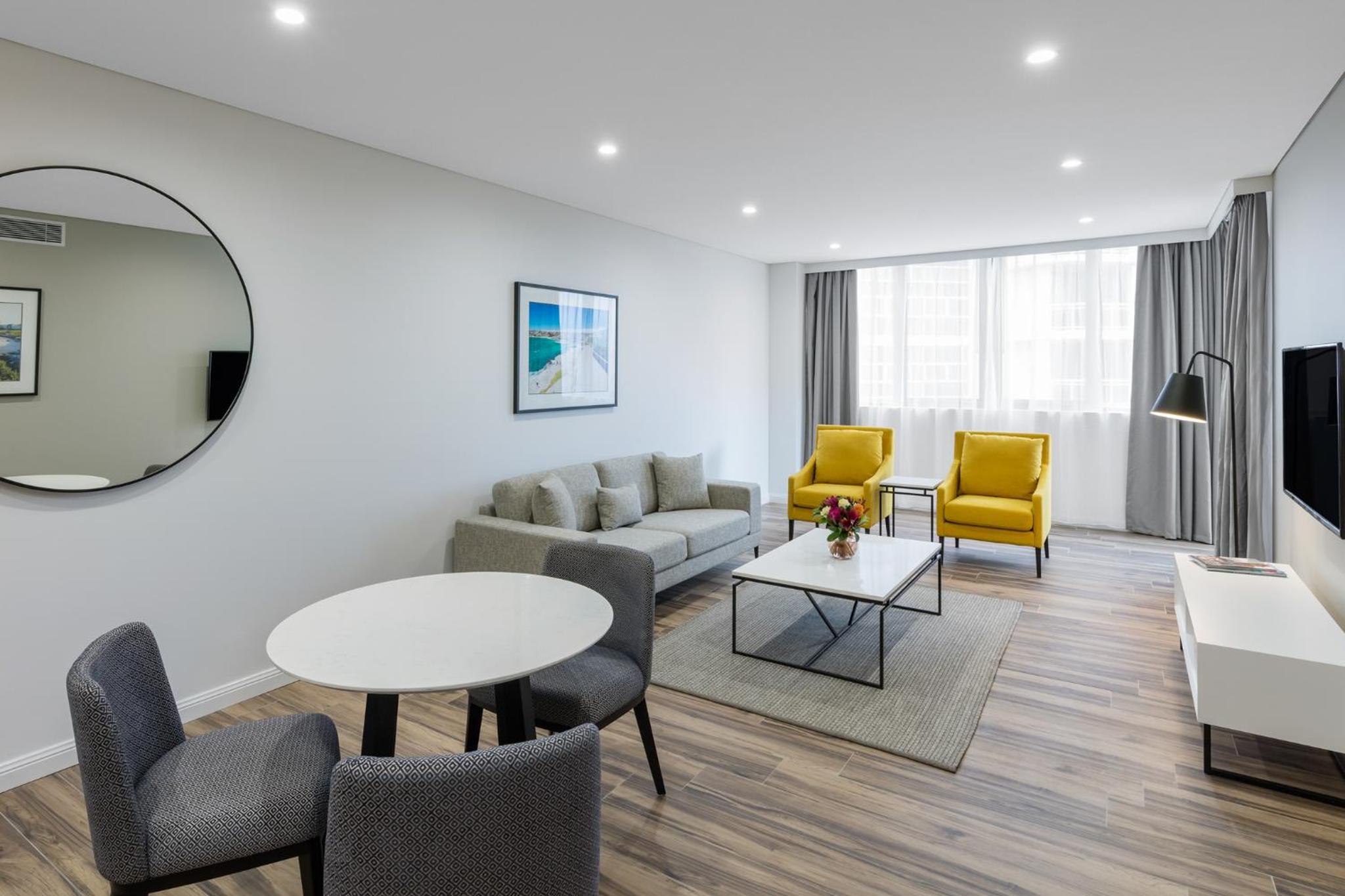One-Bedroom Luxury Suite photo 1