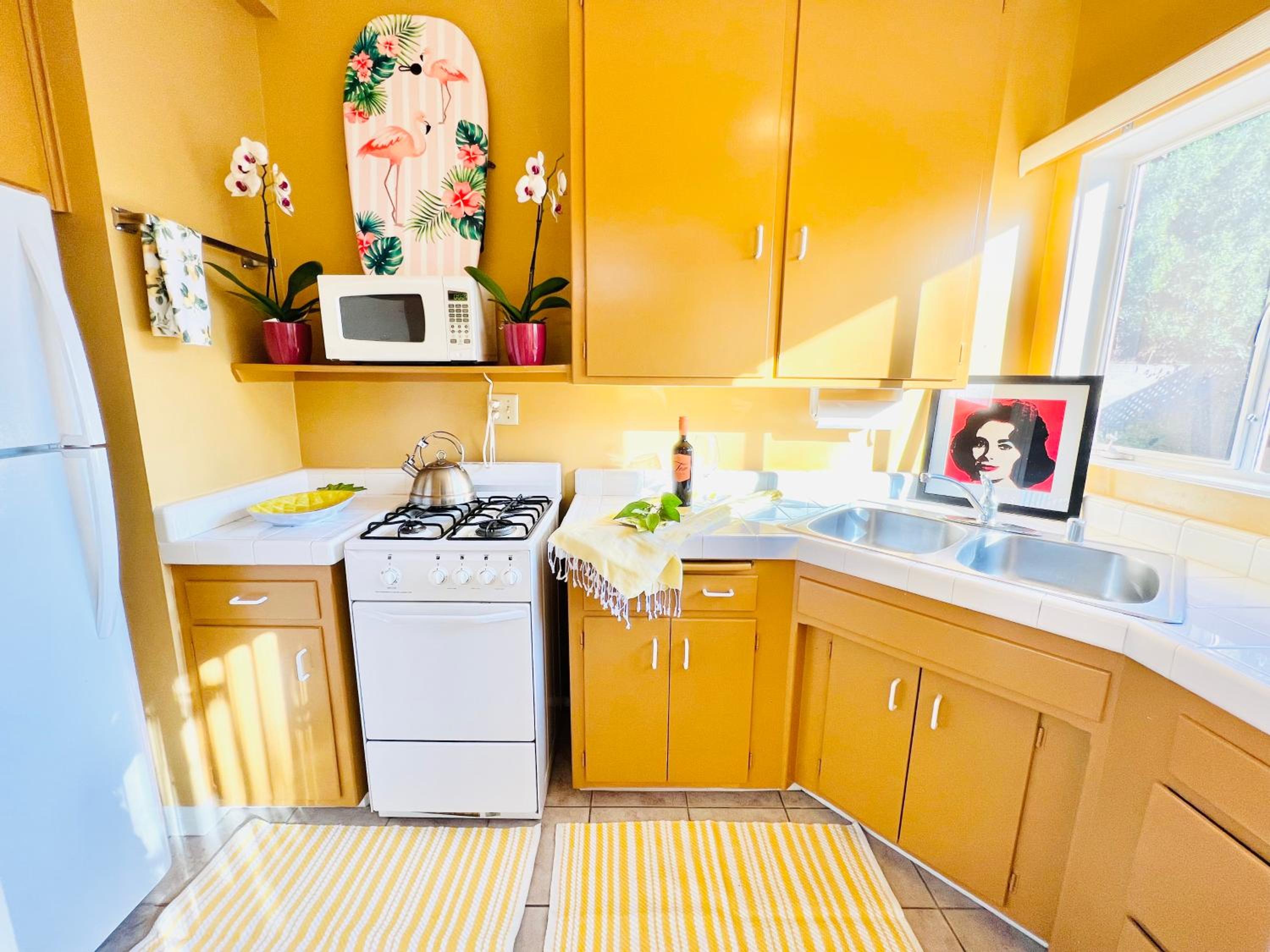 One-Bedroom Garden Bungalow with King Bed - Photo 13