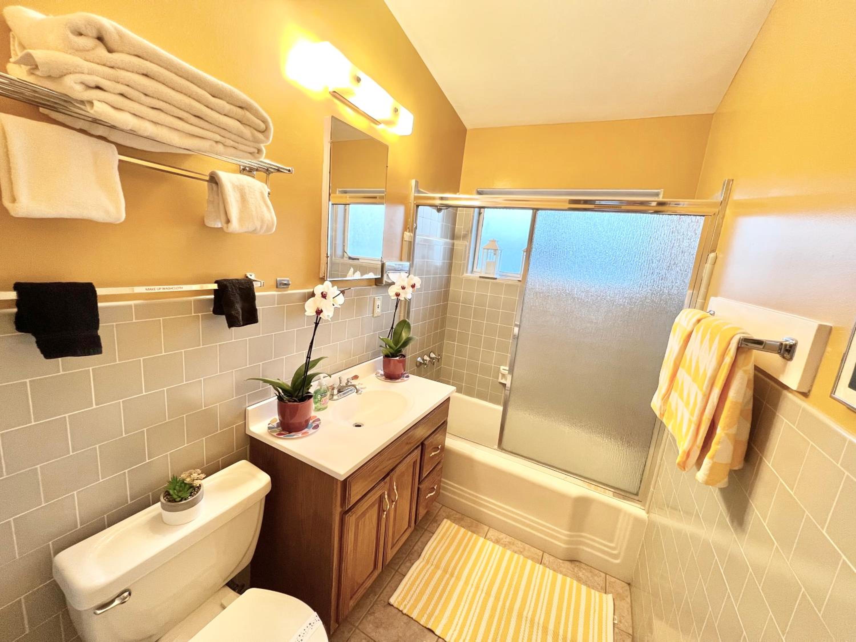 One-Bedroom Garden Bungalow with King Bed - Photo 17