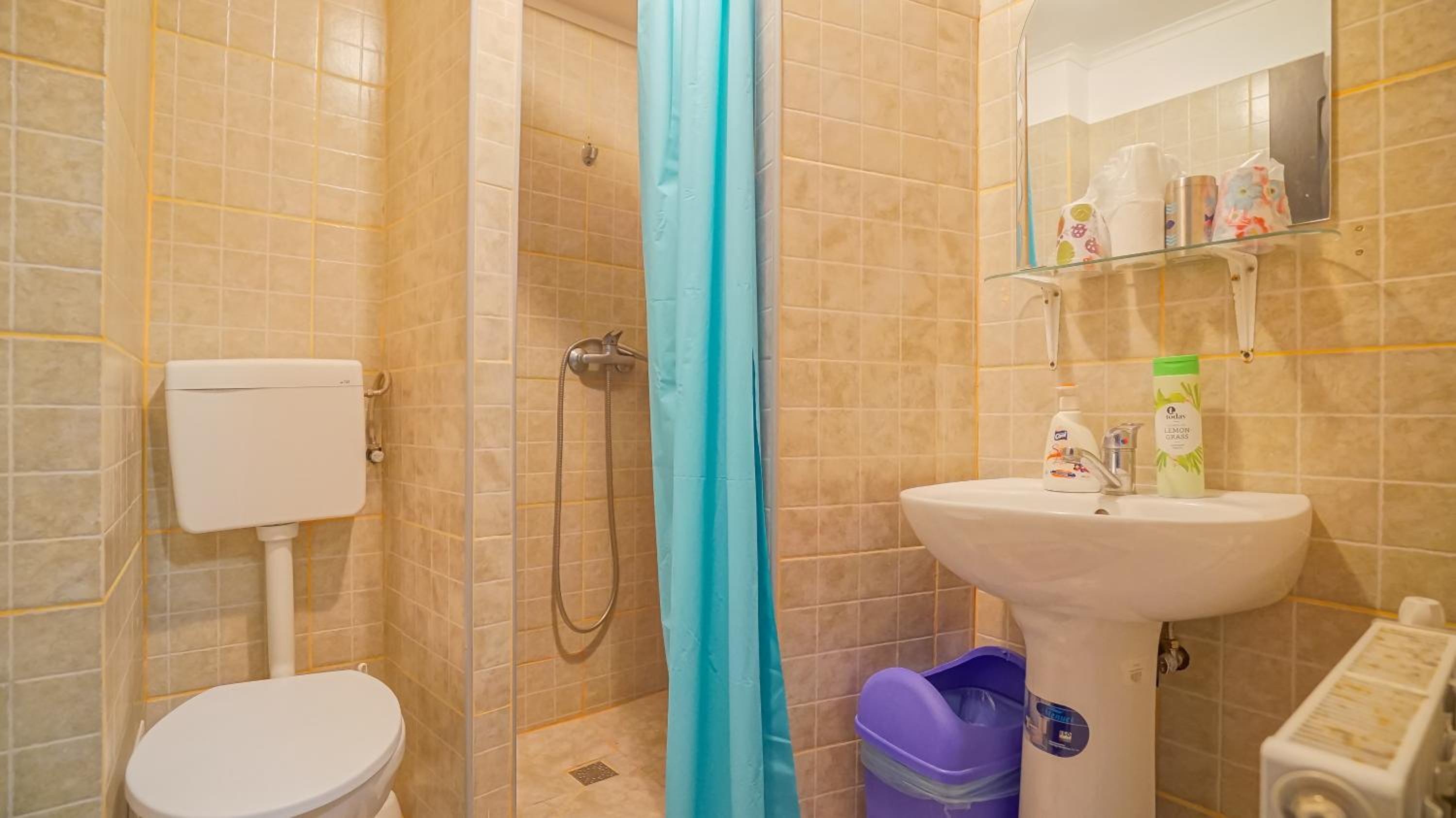 Double Room with Balcony - Photo 5