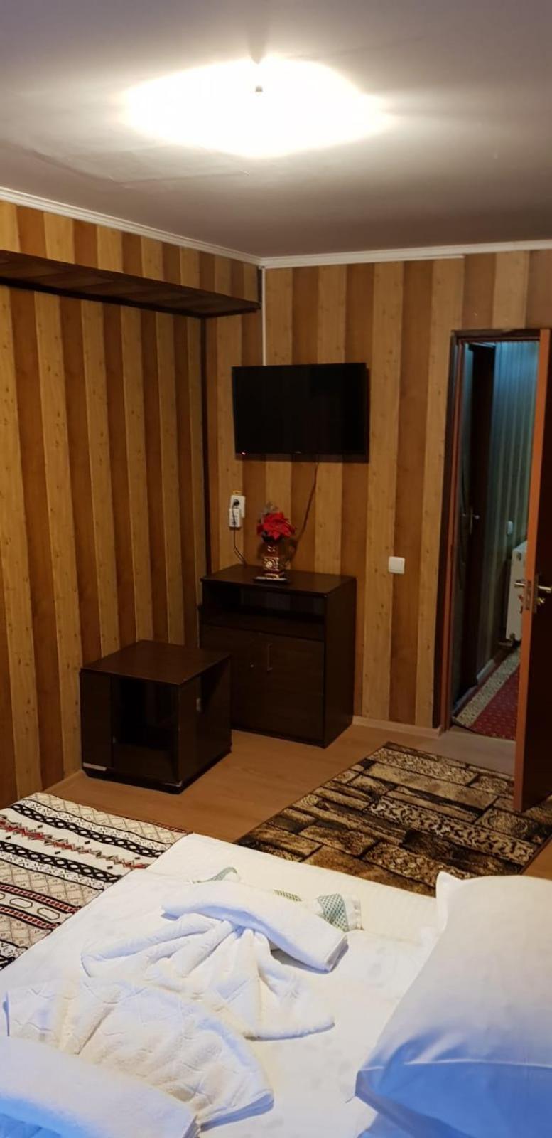 Double Room with Balcony - Photo 9