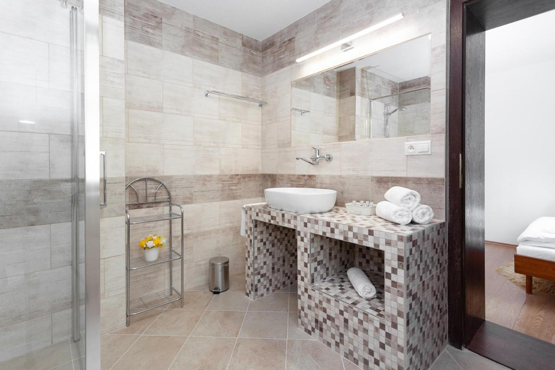 One-Bedroom Suite photo 2