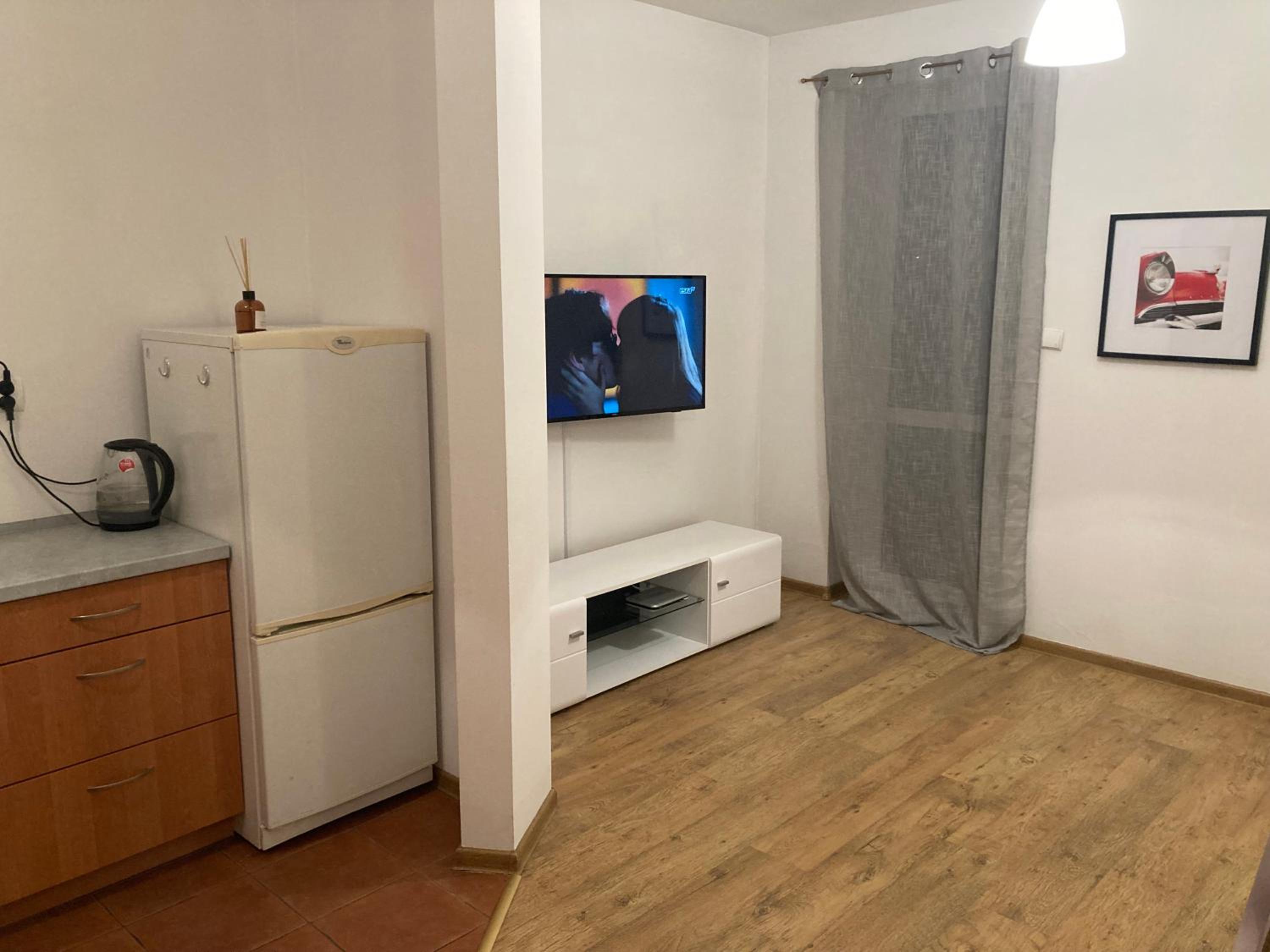 One-Bedroom Apartment - Photo 9